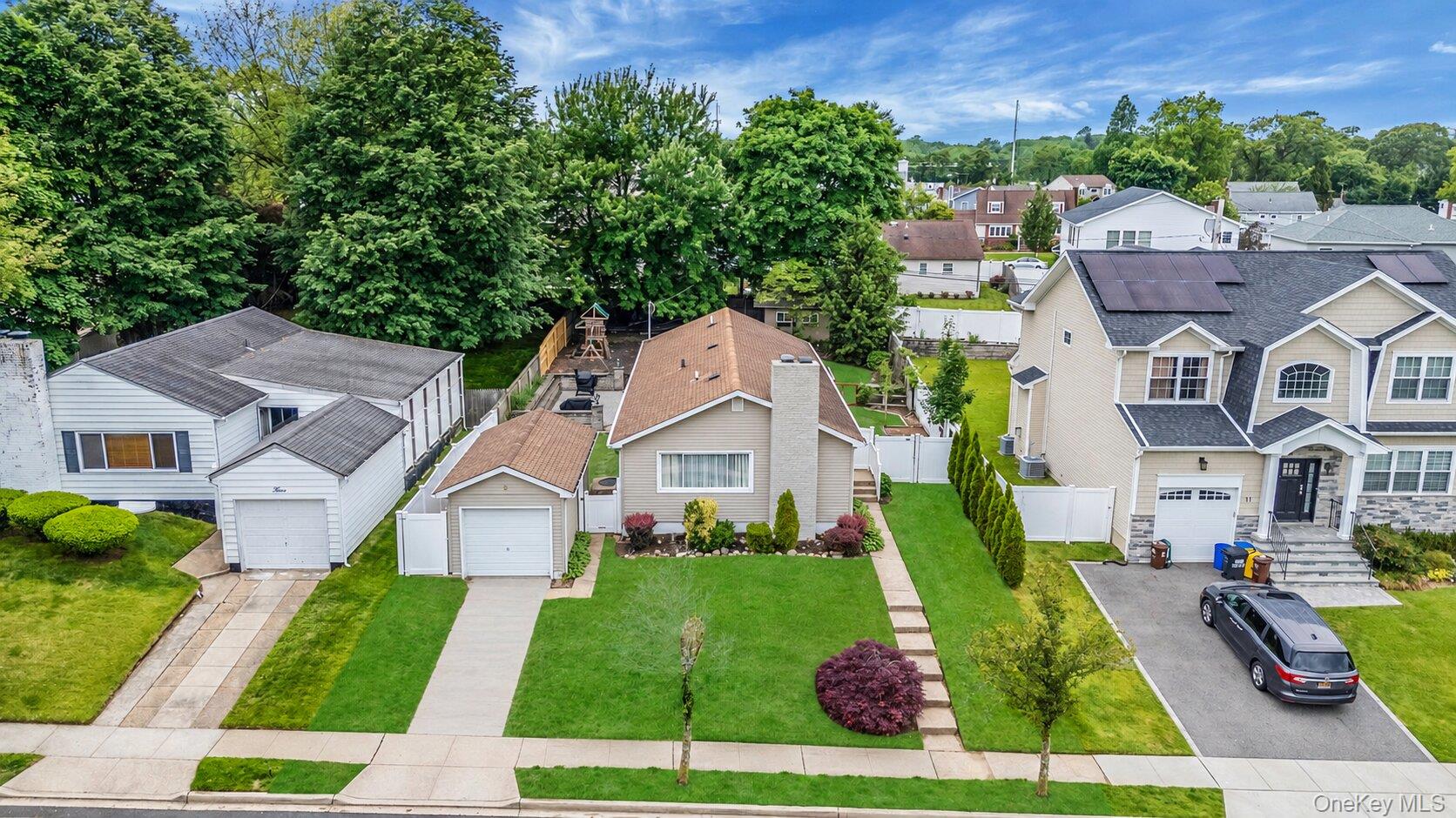 5 Willets Drive, Syosset NY 11791