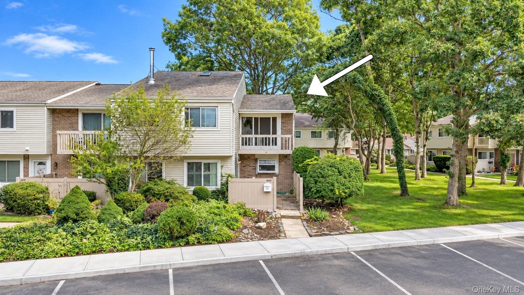 204 Springmeadow Drive Unit M, Holbrook NY 11741