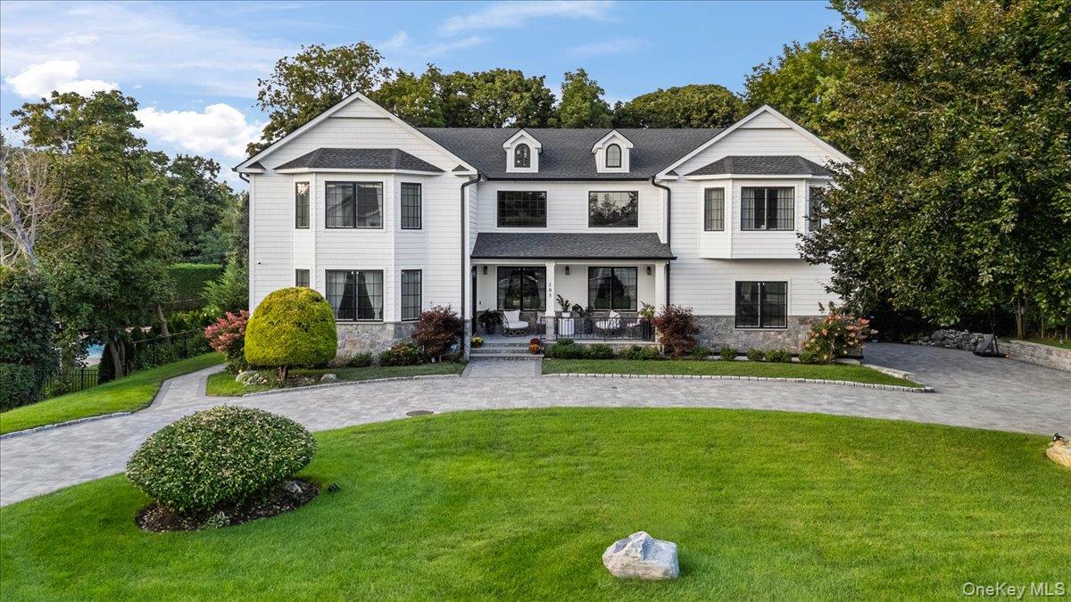 105 Woodhill Lane, Manhasset NY 11030