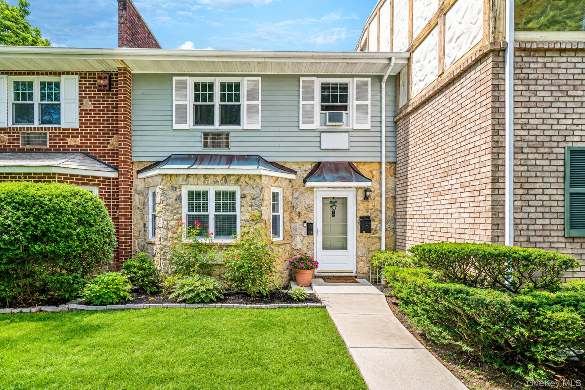 11 Glen Hollow Drive Unit D7, Holtsville NY 11742