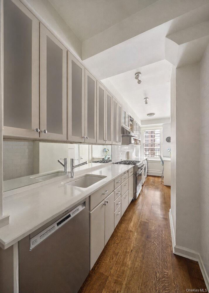 447 E 57TH Street Unit 10B, Manhattan NY 10022
