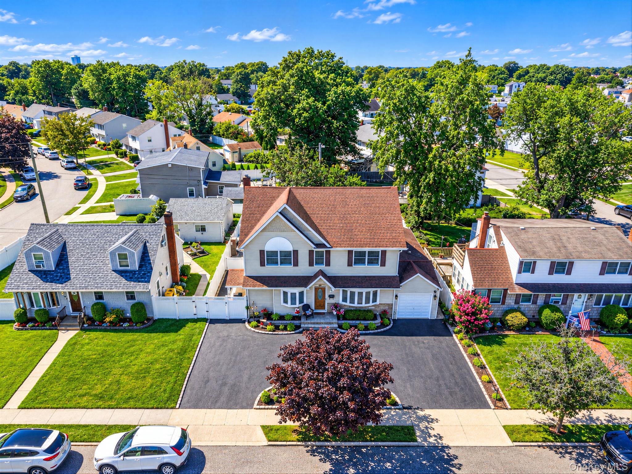 16 Salem Road, Hicksville NY 11801