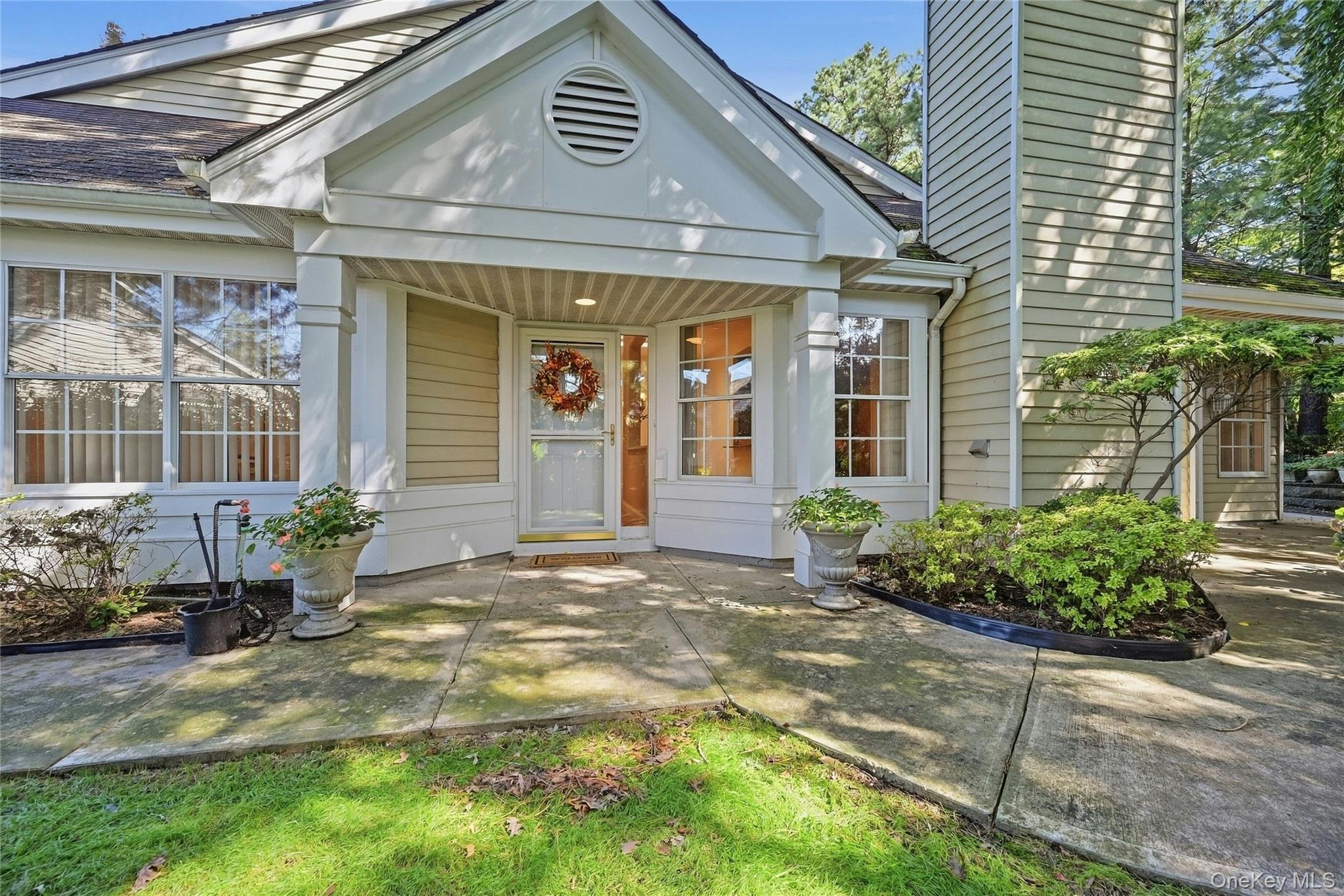 9 Oakdale Court, Ridge NY 11961