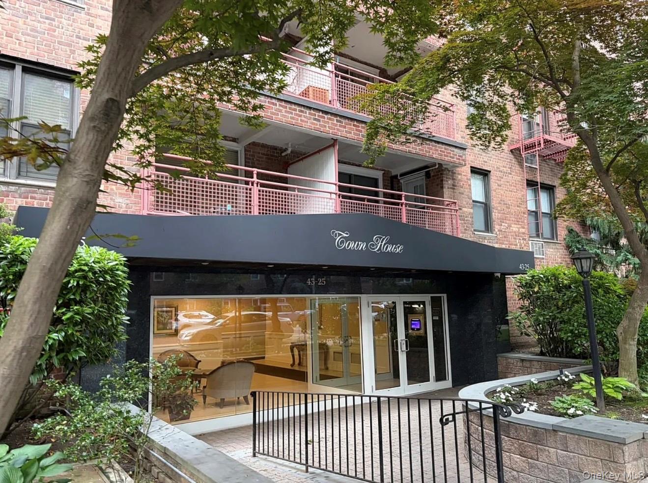43-25 Douglaston Parkway Unit 4E, Little Neck NY 11363