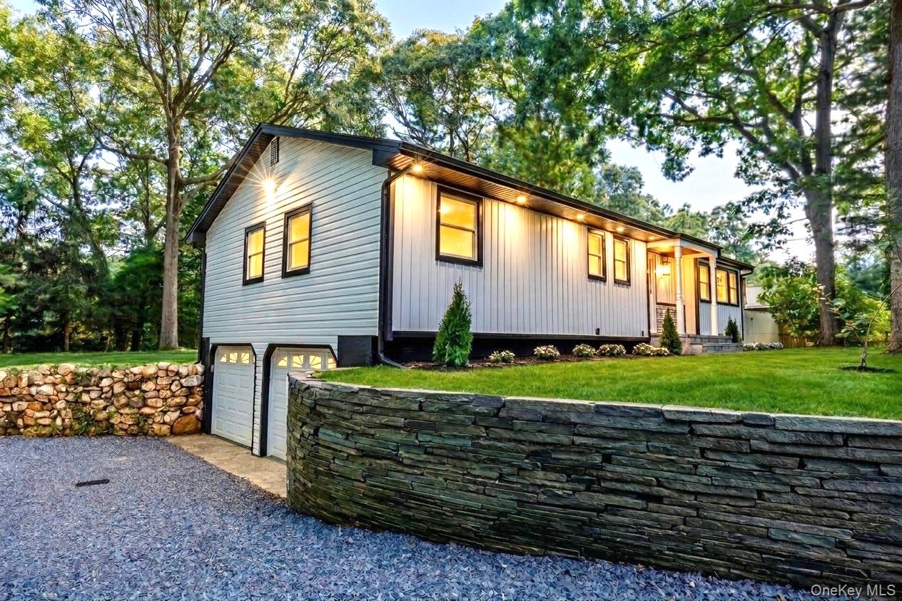 14 Camelot Lane, East Setauket NY 11733