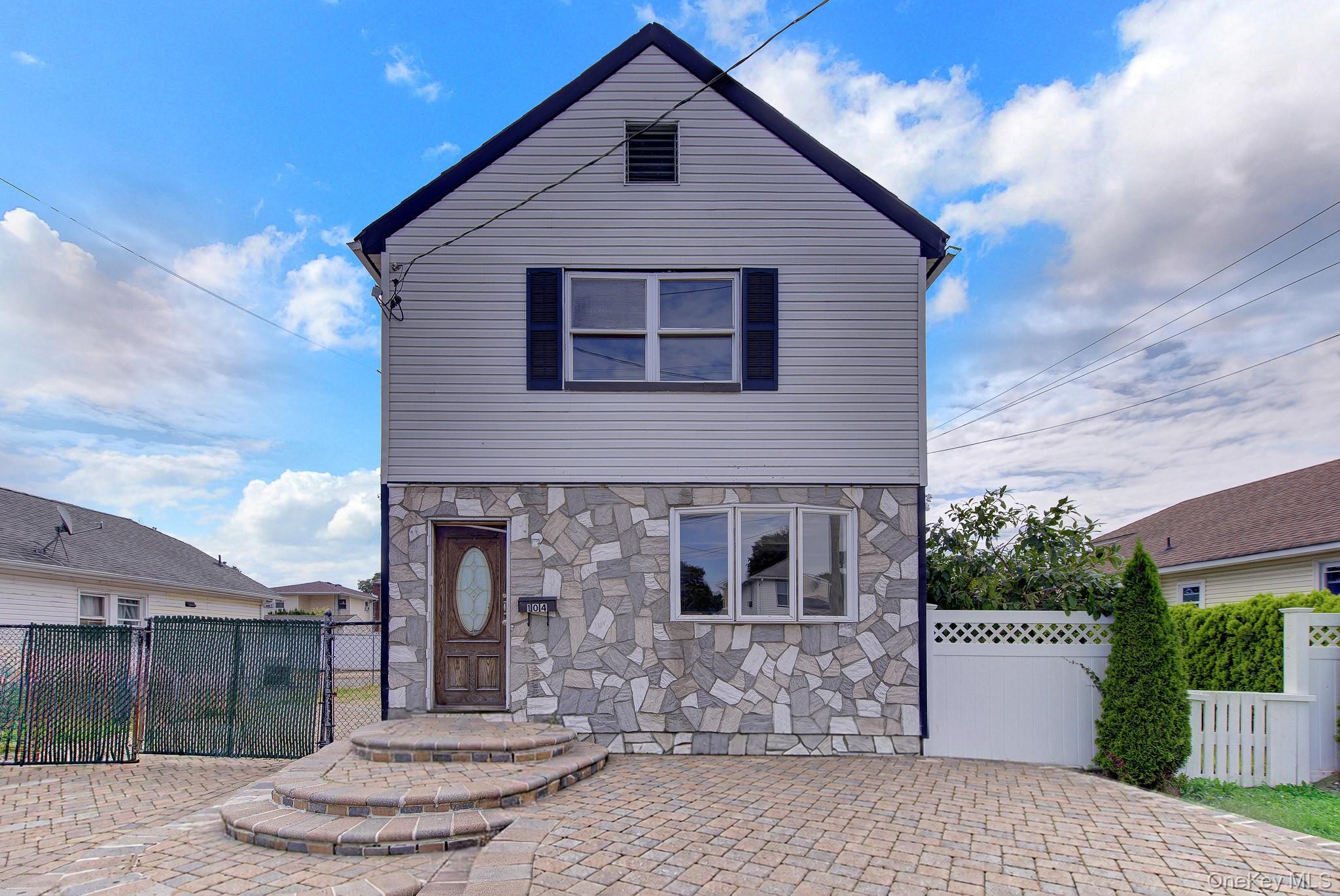 104 E Pennywood Avenue, Roosevelt NY 11575