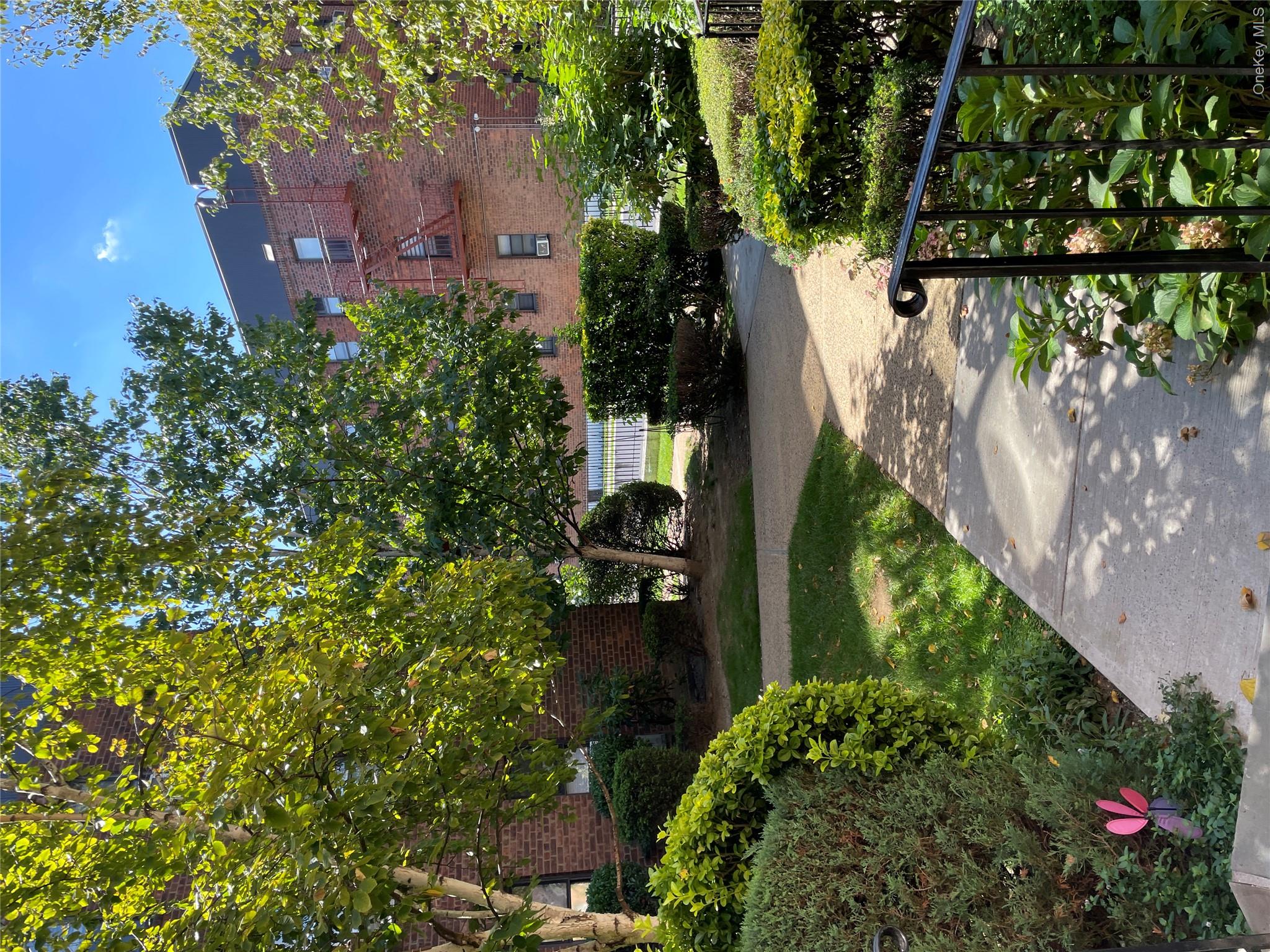 215-40 47 Avenue Unit 3B, Bayside NY 11361