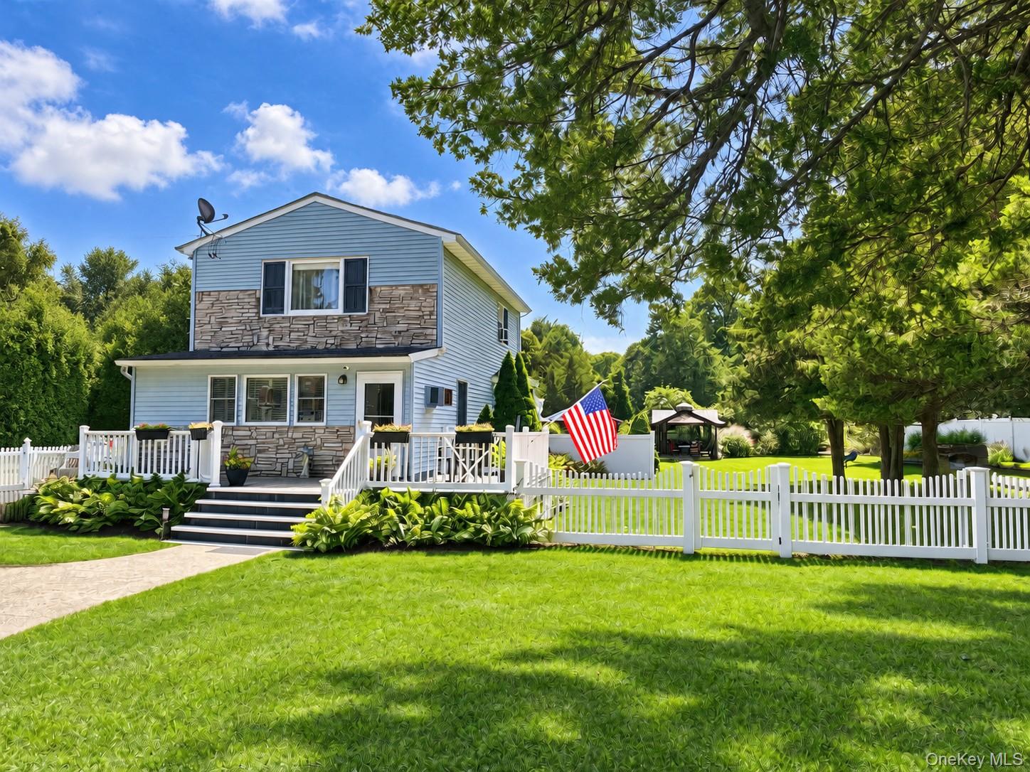 32 Pine Street, Selden NY 11784