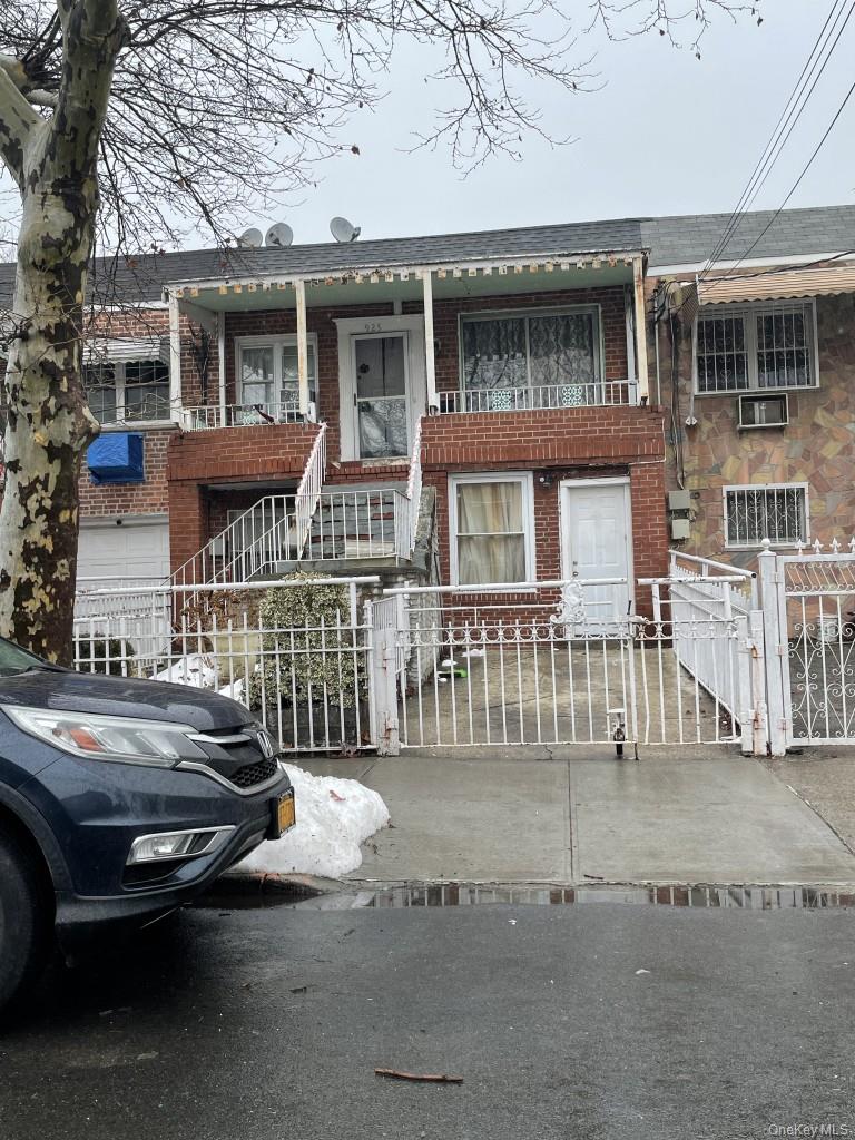 925 E 227th Street, Bronx NY 10466