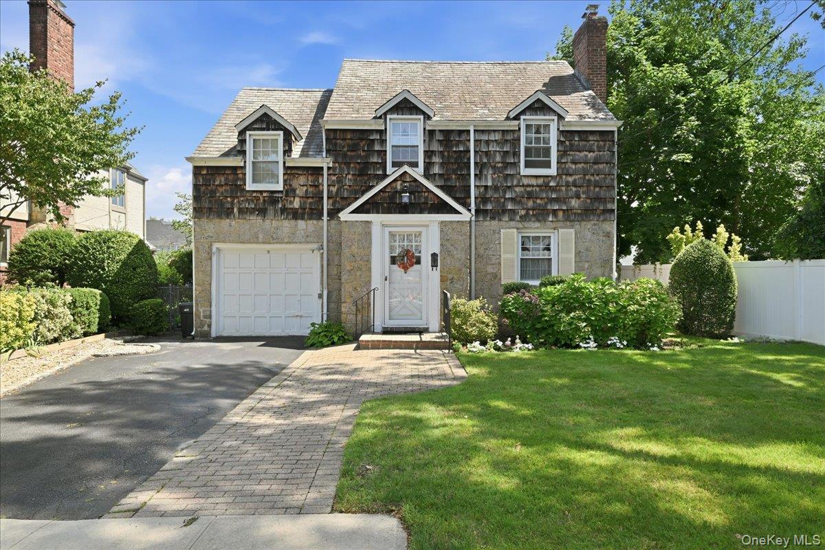 15 May Court, Rockville Centre NY 11570