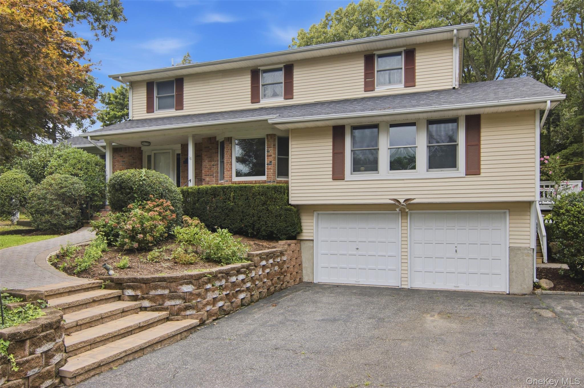 18 White Deer Court, Huntington NY 11743