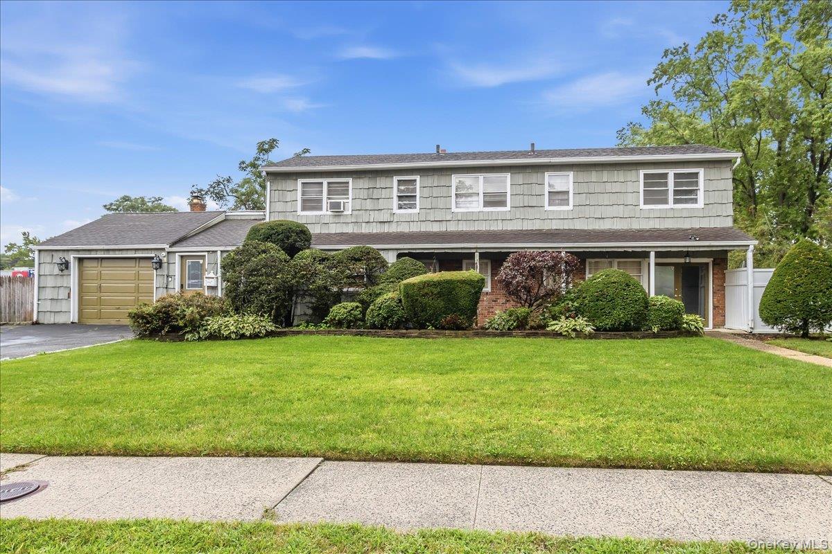 1 Greentree Circle, Westbury NY 11590