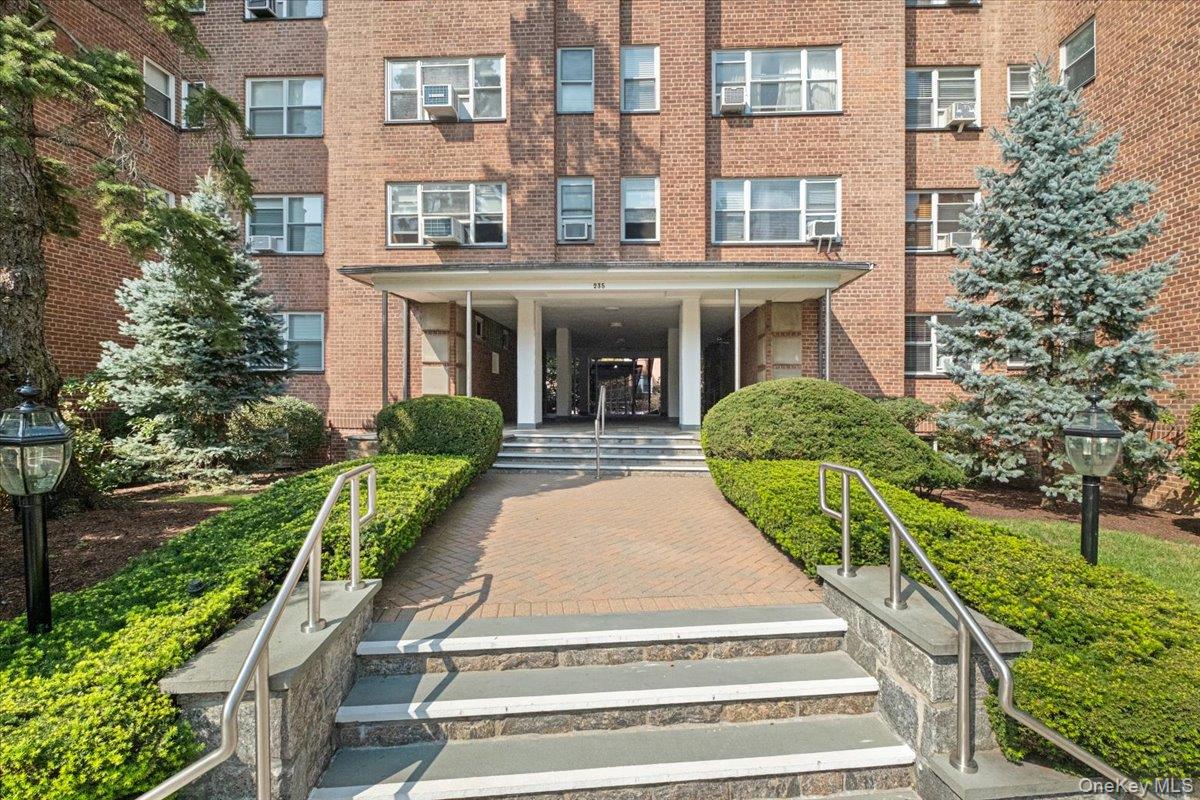 235 Garth Road Unit C4E, Scarsdale NY 10583
