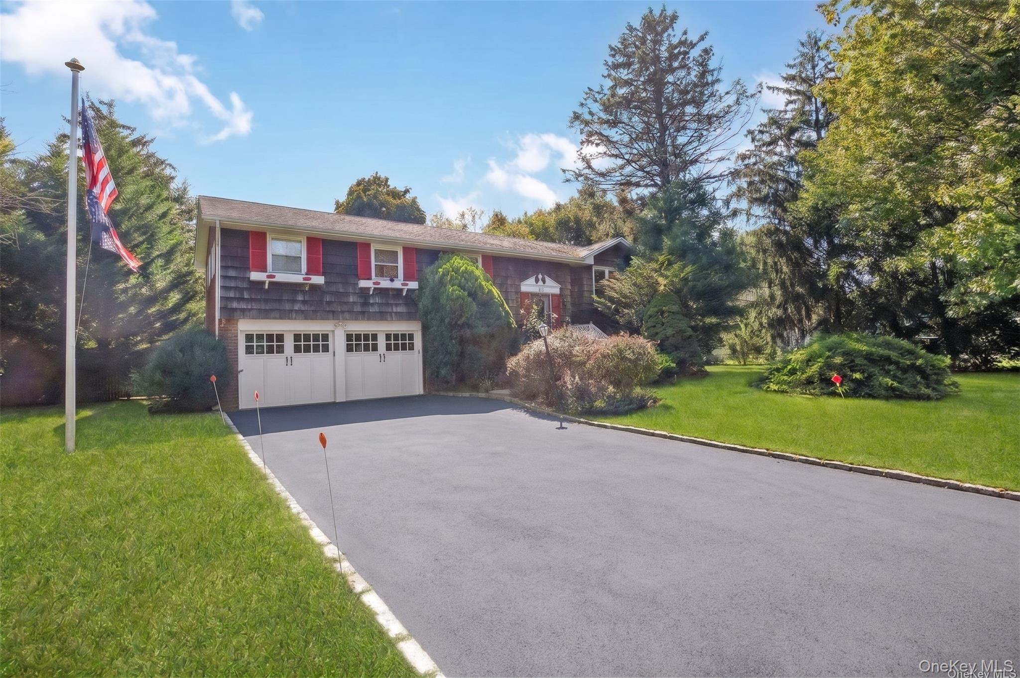 16 Wendy Lane, East Northport NY 11731