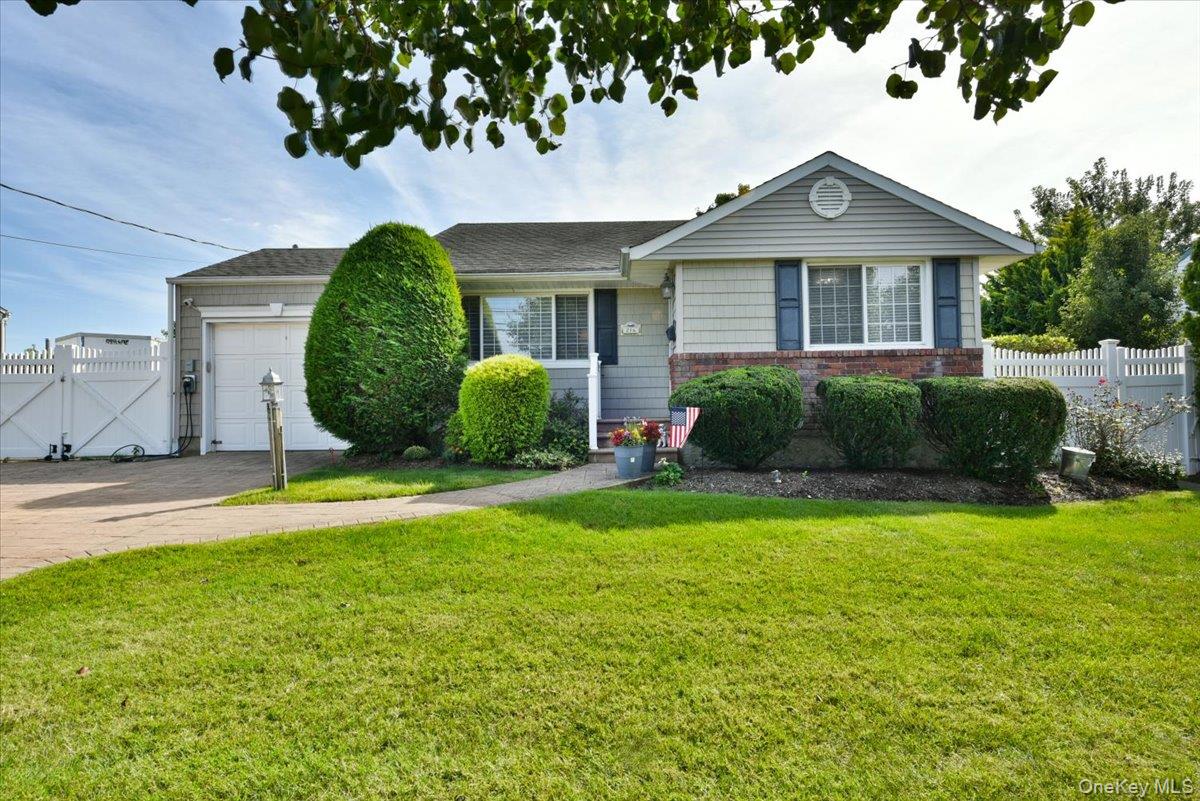 216 Linden Street, Massapequa Park NY 11762