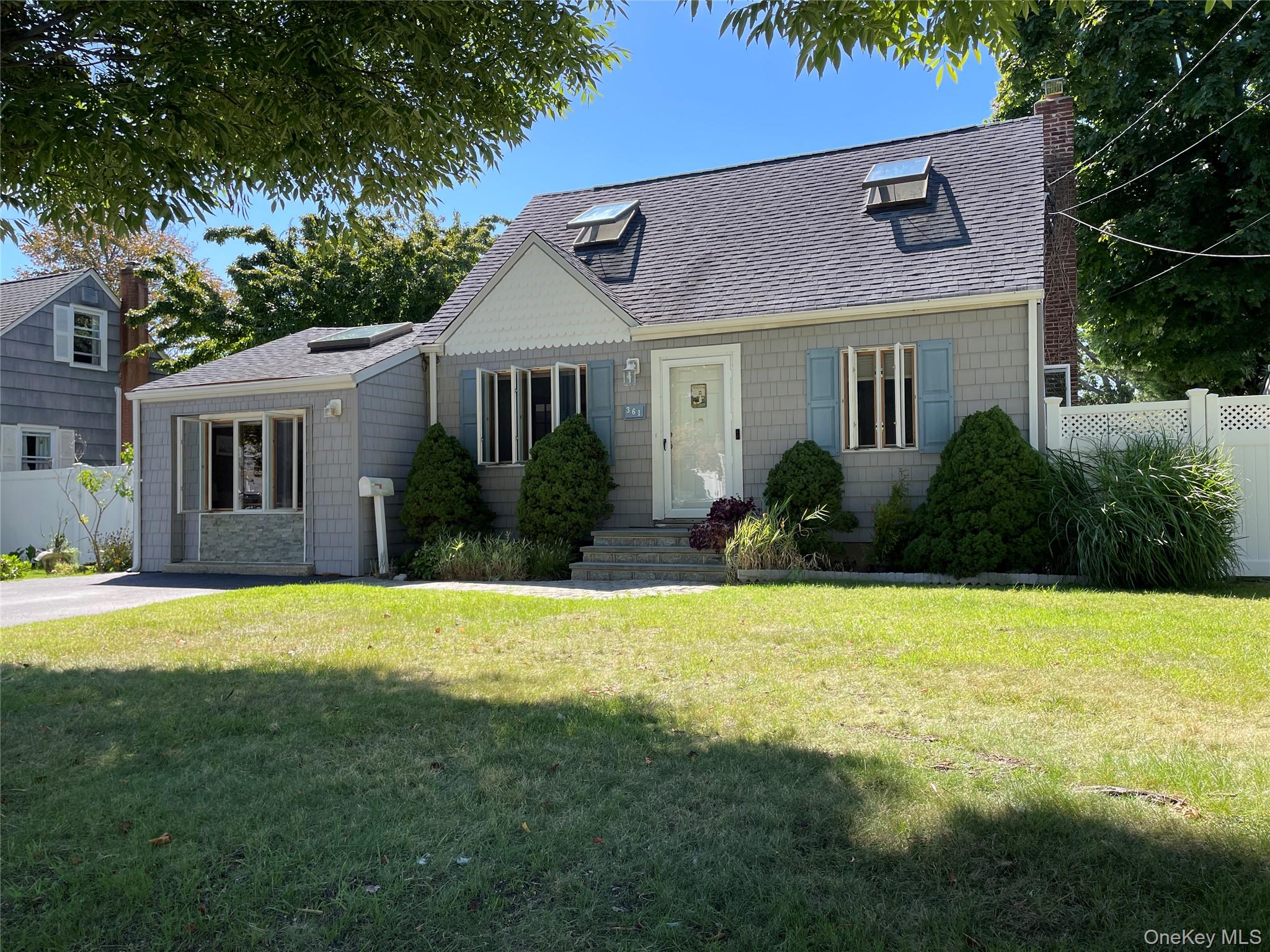 361 S Clinton Avenue, Lindenhurst NY 11757