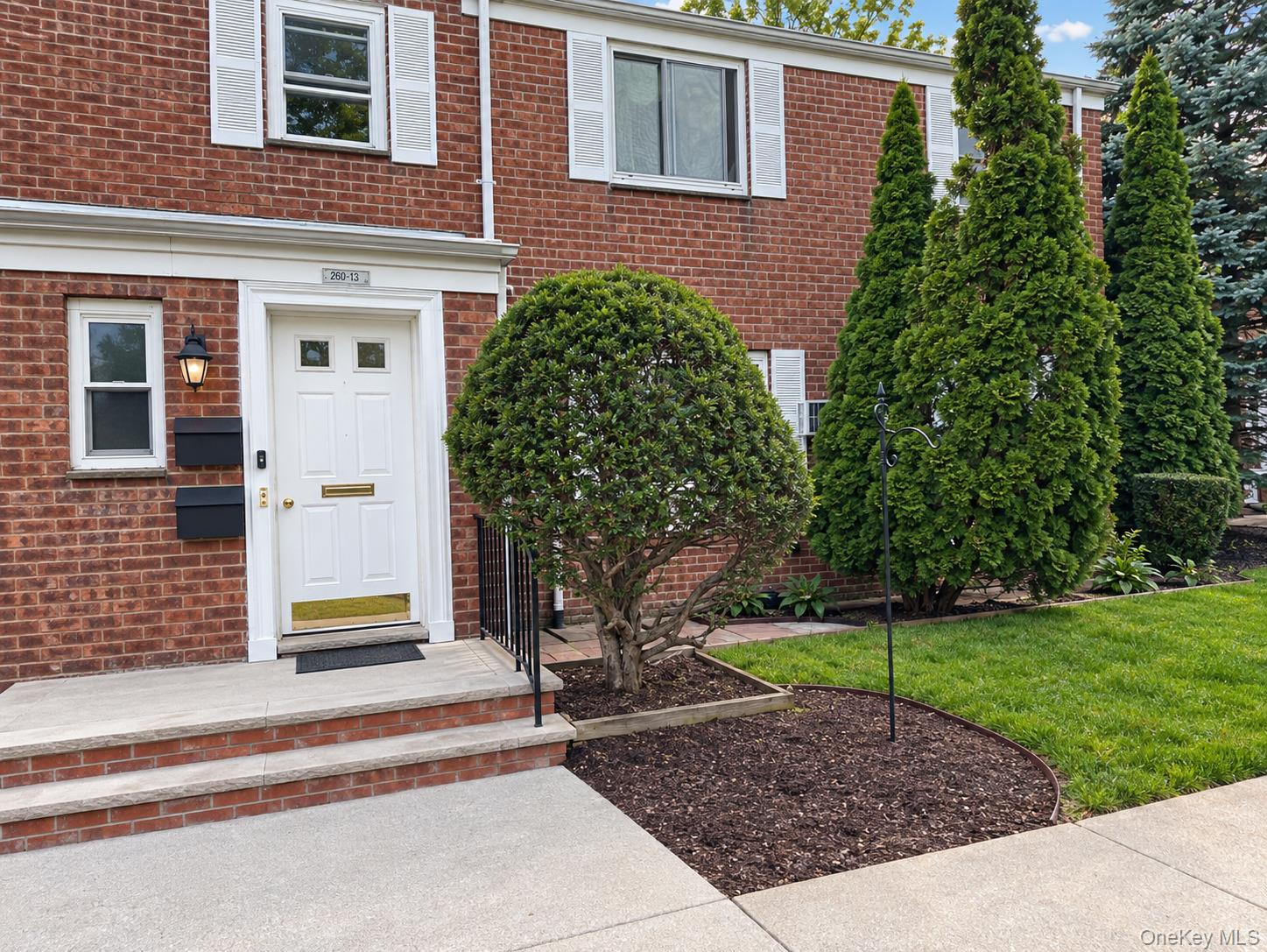260-13 74th Avenue Unit 1, Glen Oaks NY 11004