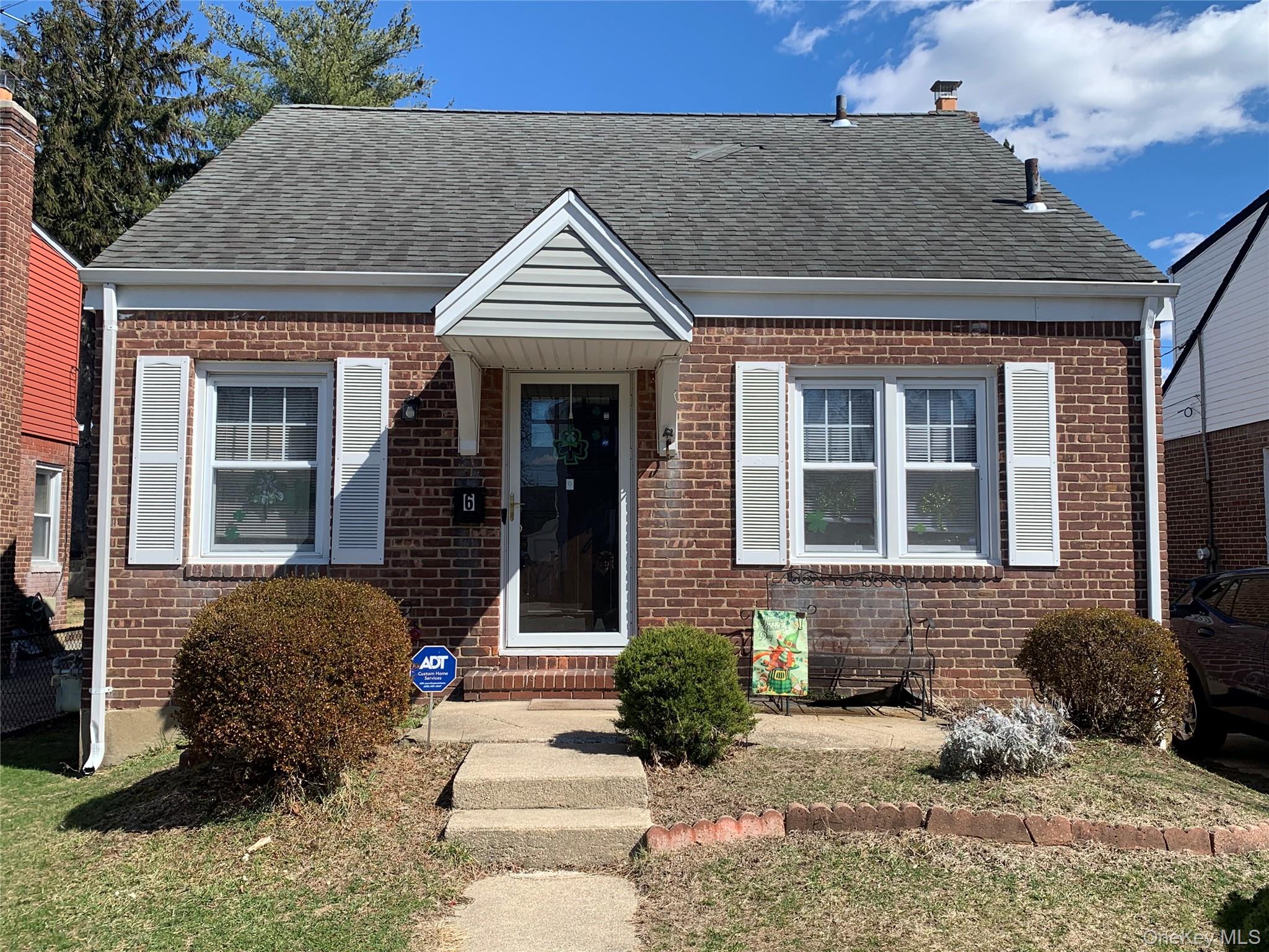 6 Wilton Street, New Hyde Park NY 11040