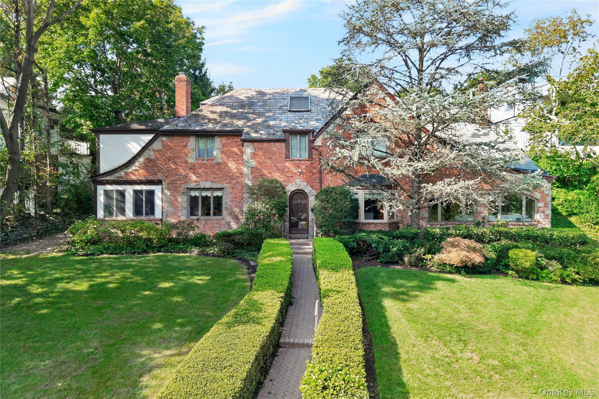 4 Parkwood Drive, Great Neck NY 11023