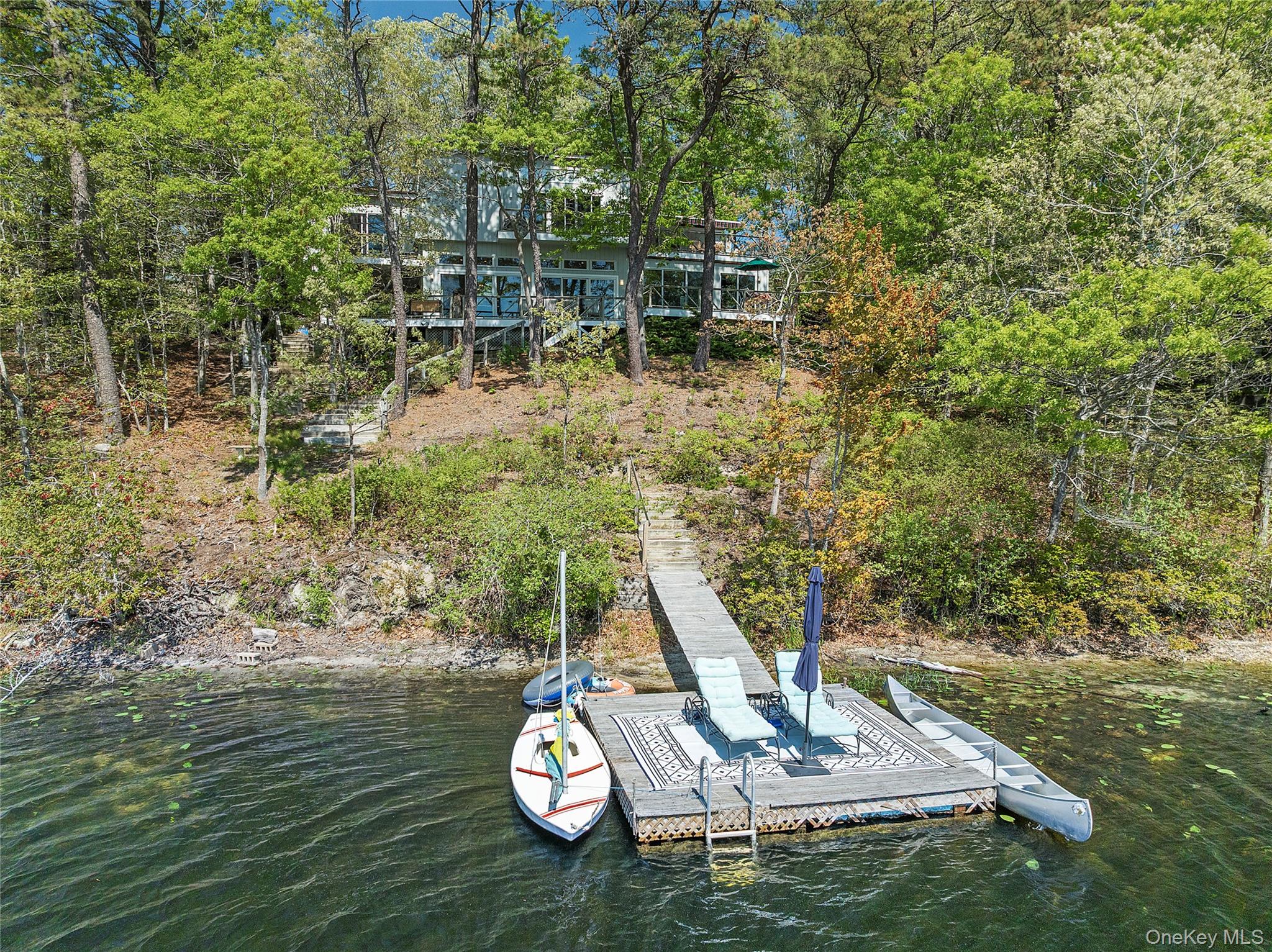 9 Lake View Ct, Southampton NY 11968
