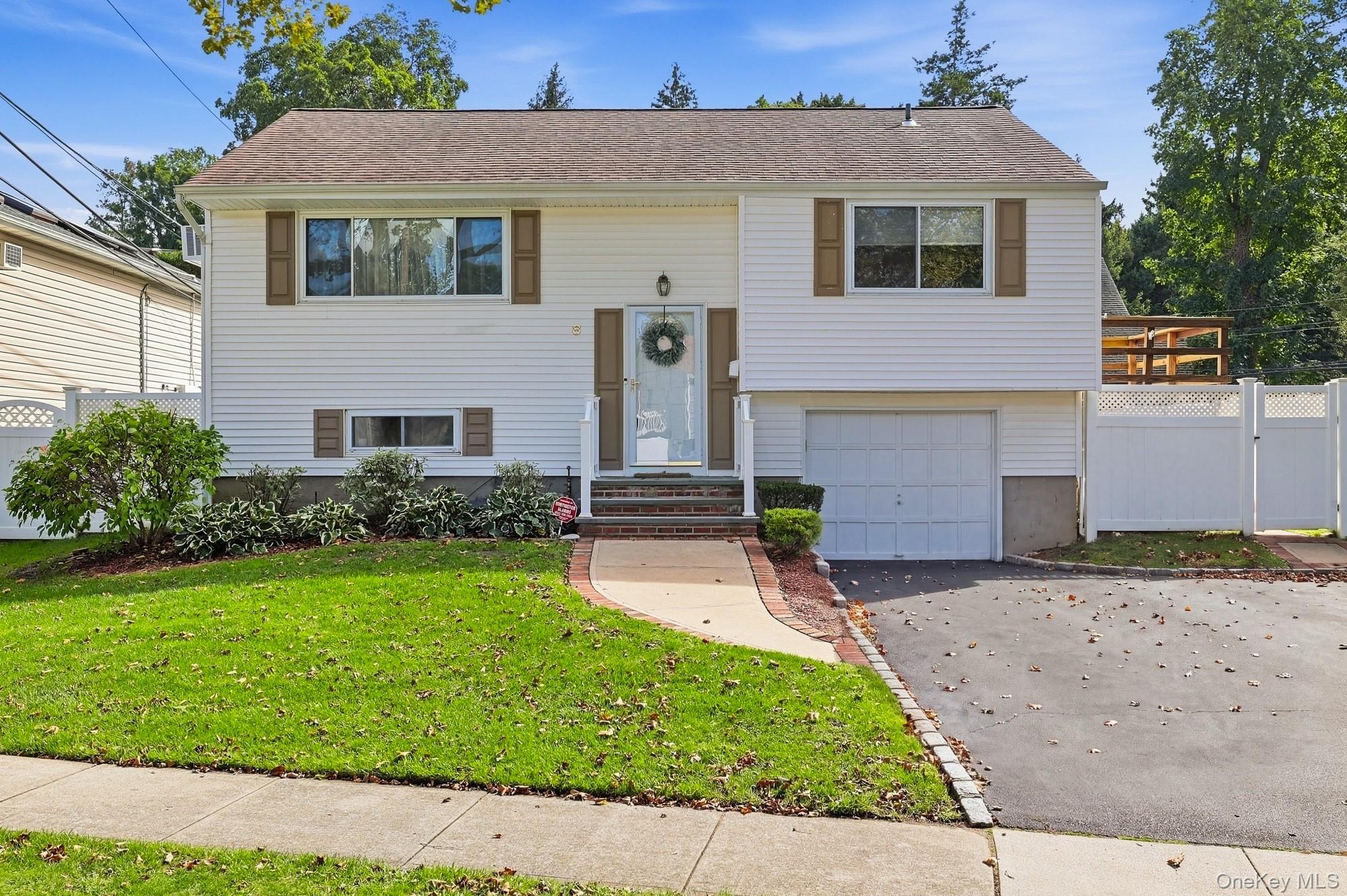 8 Ripley Drive, Northport NY 11768