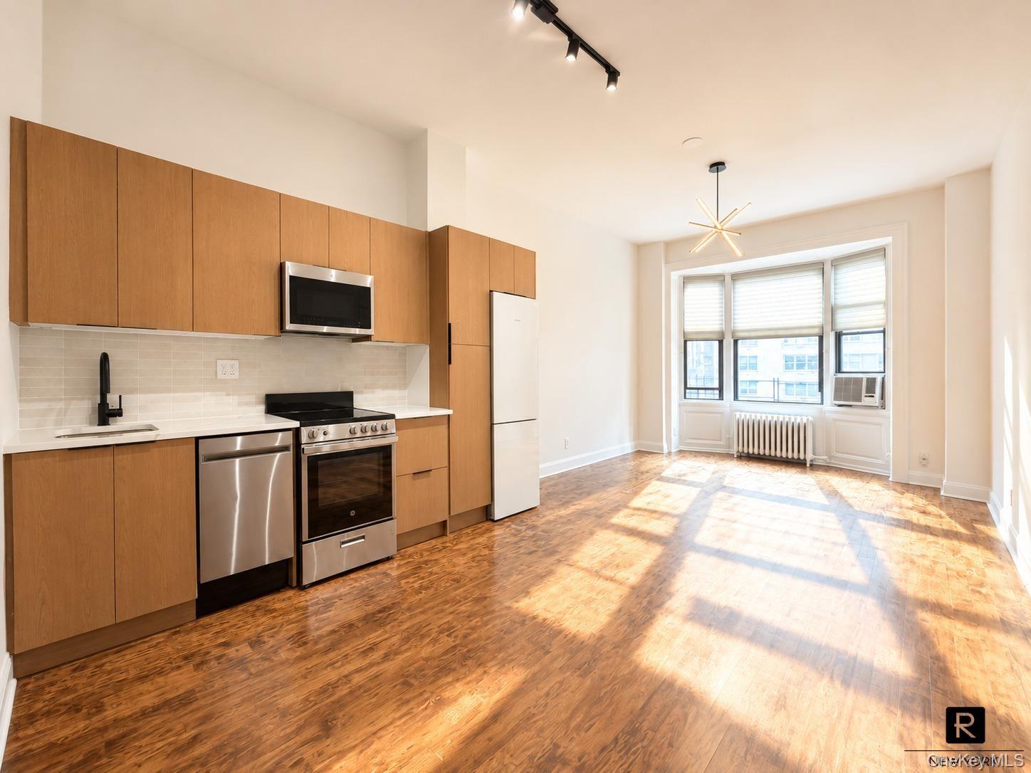 140 West 69th Street Unit 72-C, Manhattan NY 10023