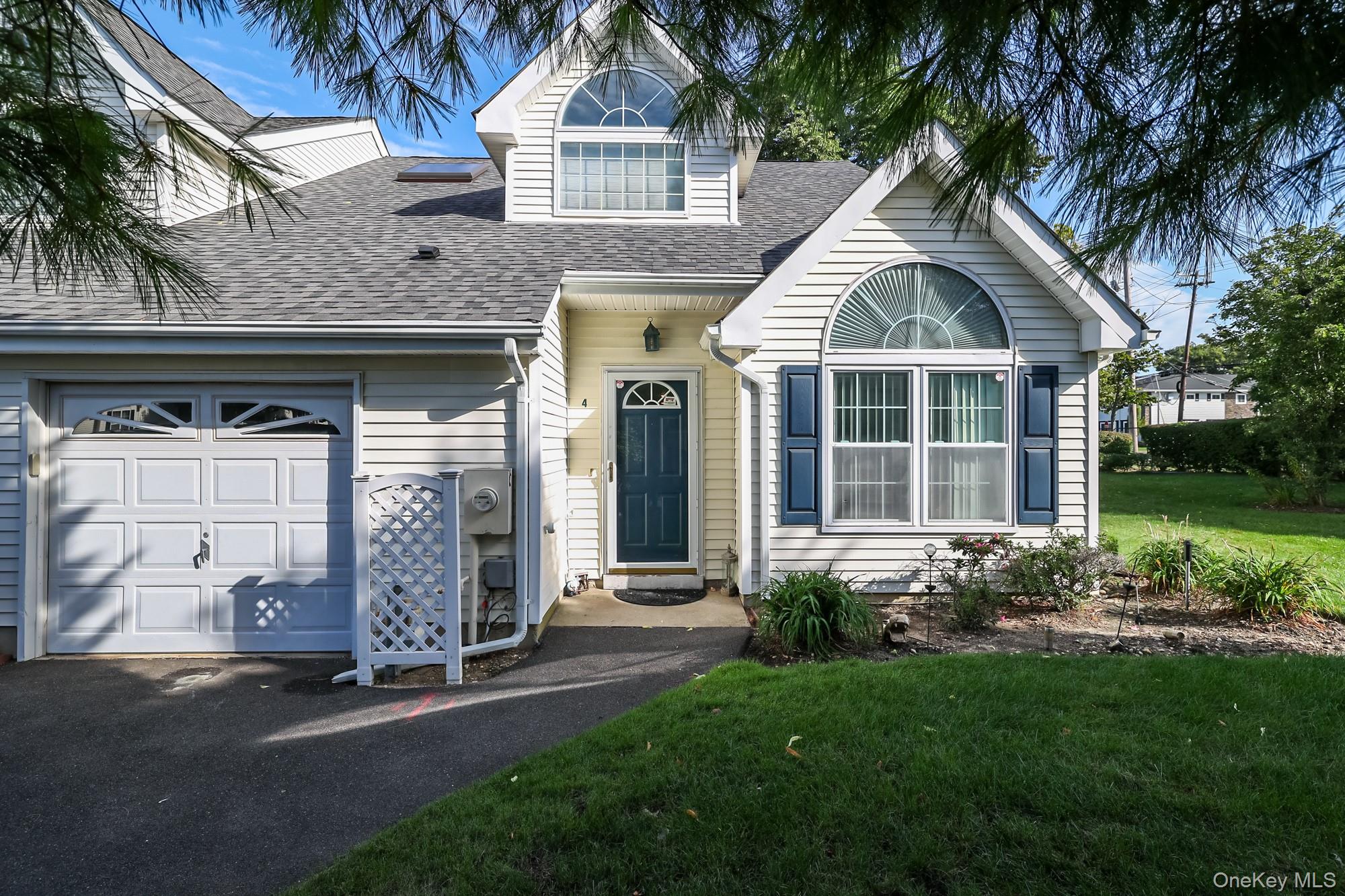 4 Joyces Way, Bay Shore NY 11706