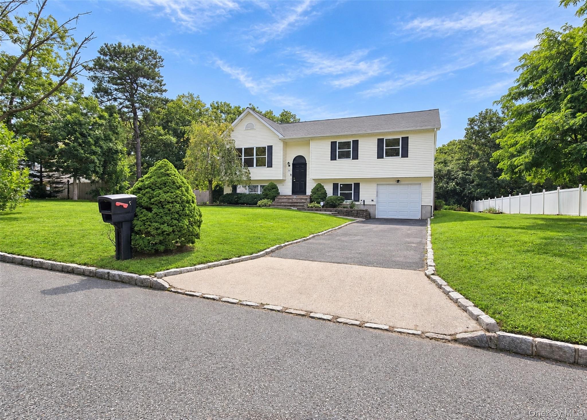 6 Gordal Lane, Coram NY 11727