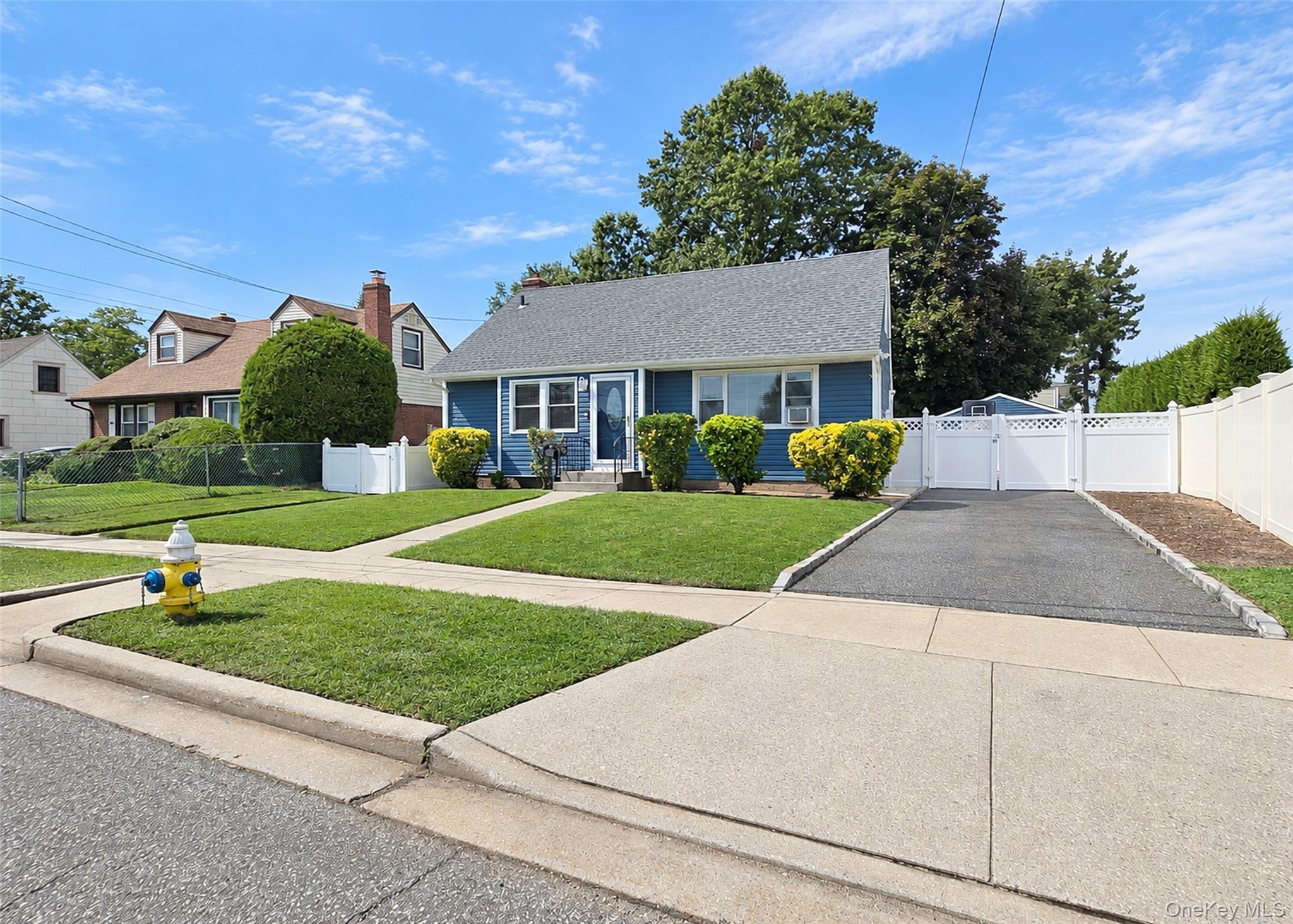 678 Clinton Avenue, Uniondale NY 11553