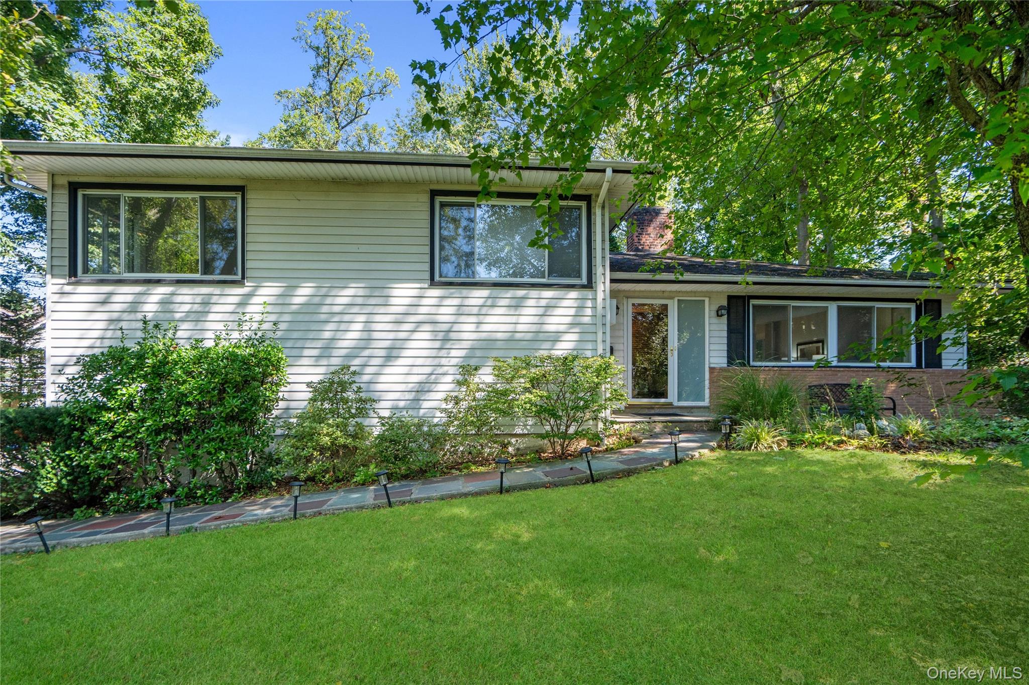 58 Ridge Drive E, Roslyn NY 11576