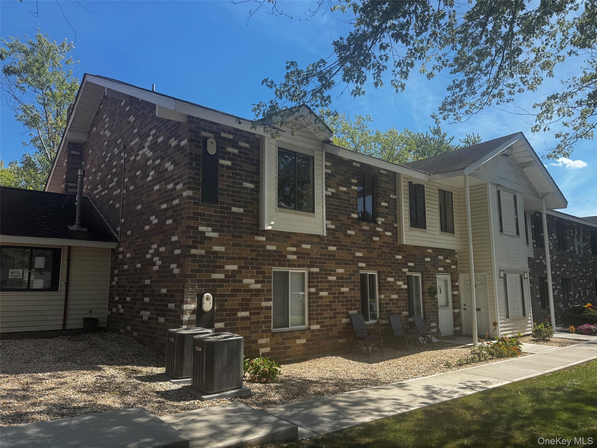 8 Denver Court Unit 8D, Coram NY 11727