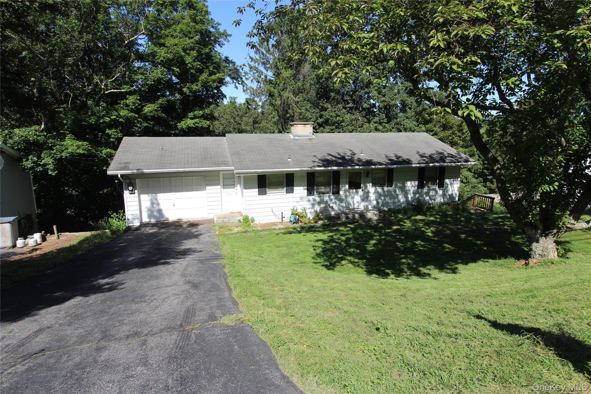 661 Warren Avenue, Thornwood NY 10594