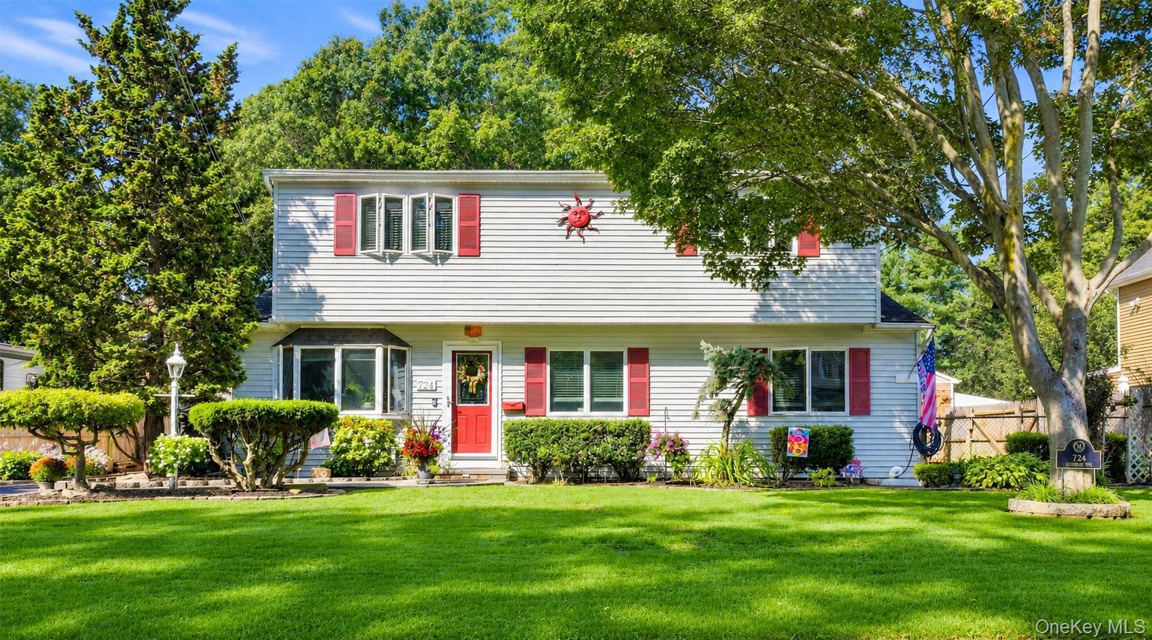 724 Sandra Avenue, West Islip NY 11795