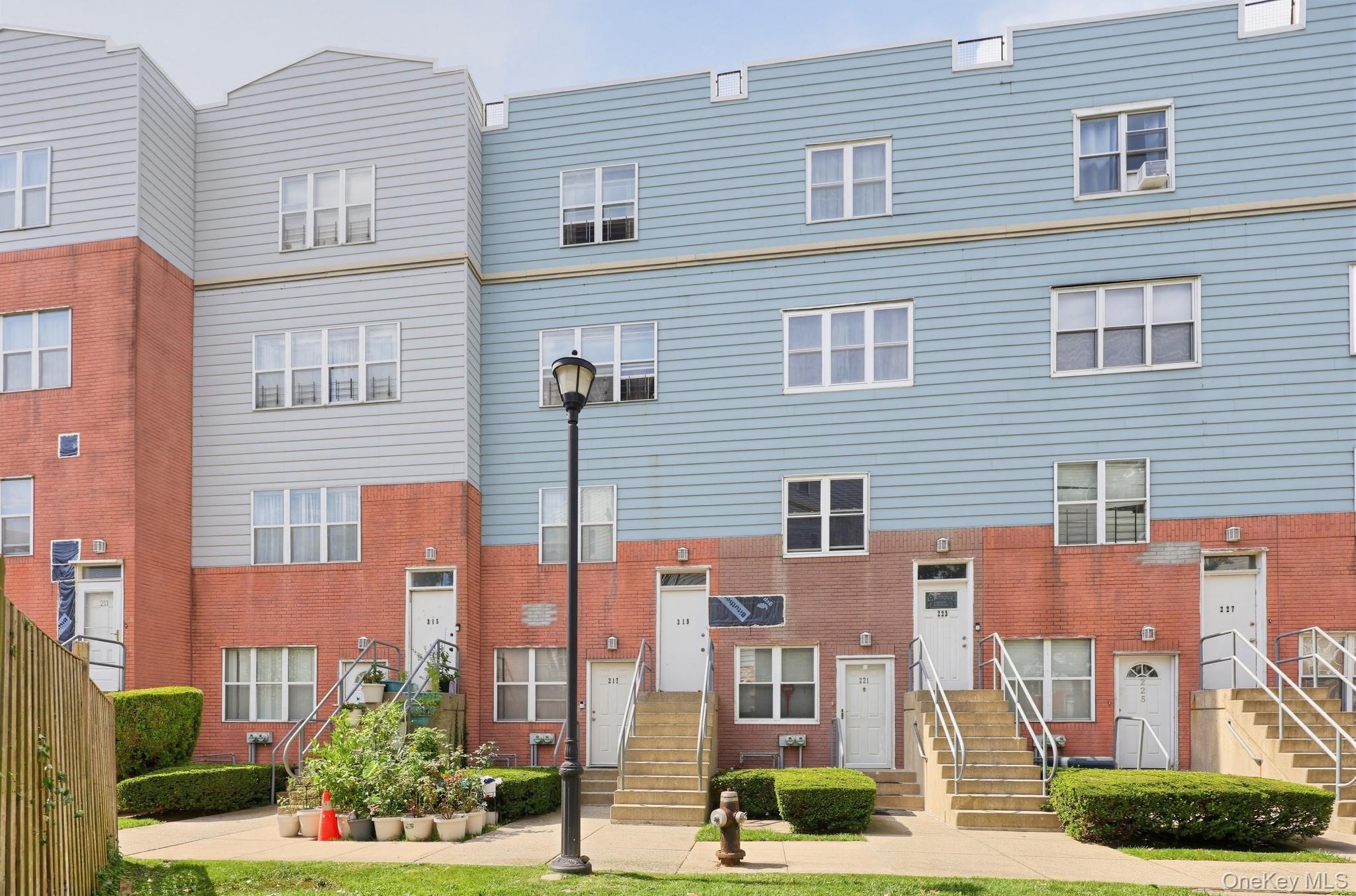 219 Admiral Lane Unit 2219H, Bronx NY 10473