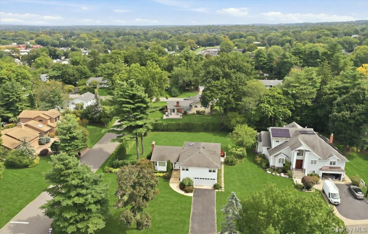 3 Maplewood Lane, East Hills NY 11576