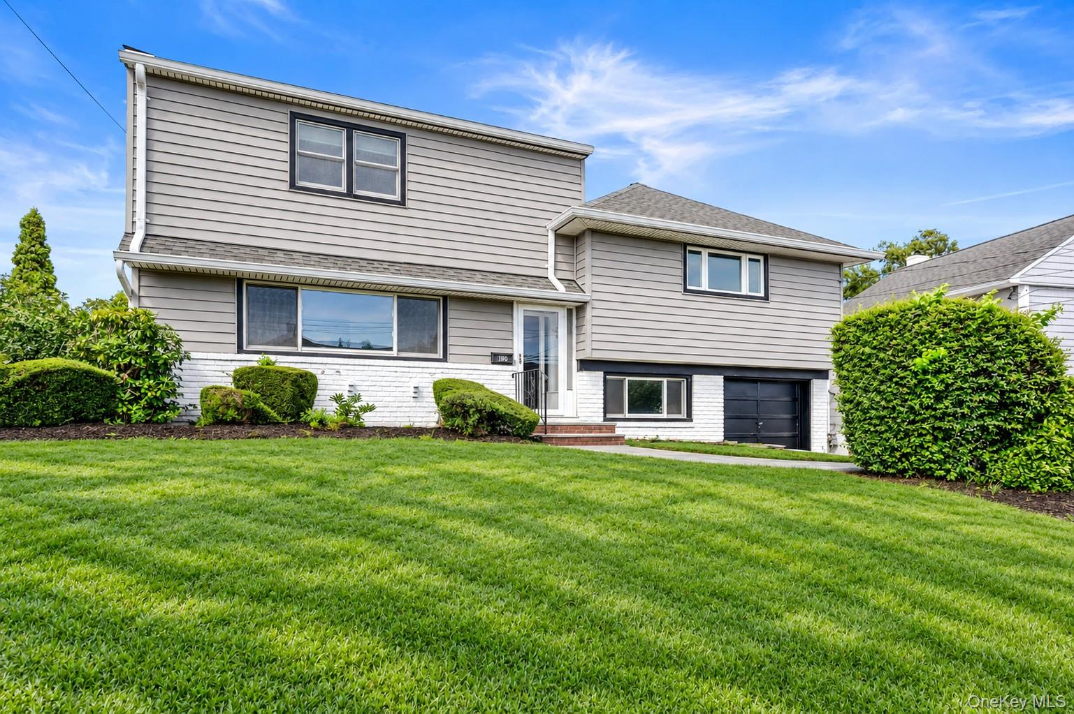 190 W Waukena Avenue, Oceanside NY 11572