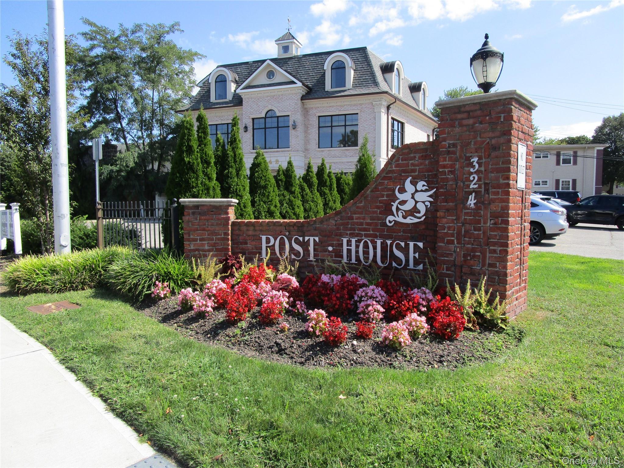 324 Post Avenue Unit 11-I, Westbury NY 11590