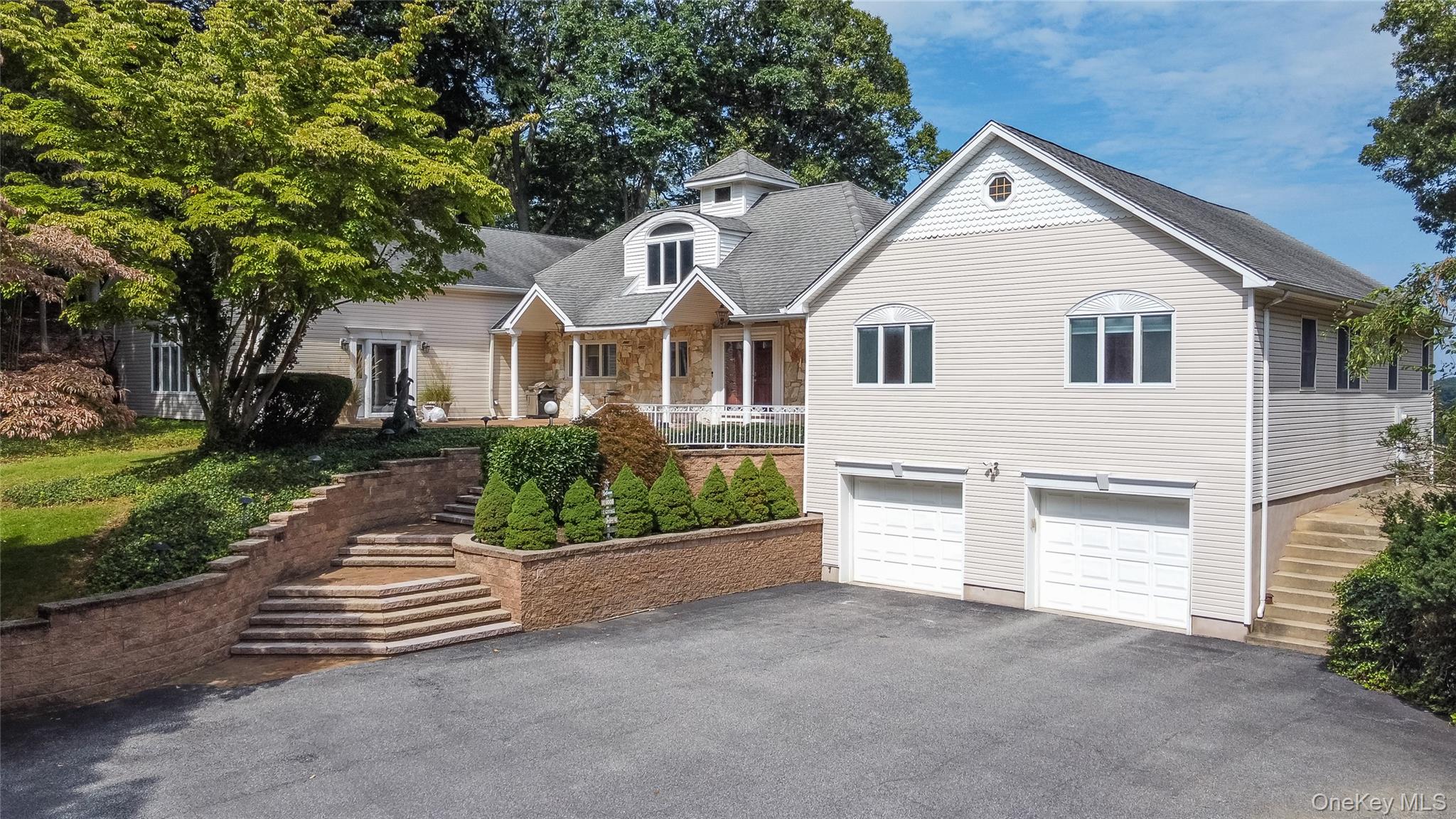 2 Centershore Road S, Centerport NY 11721