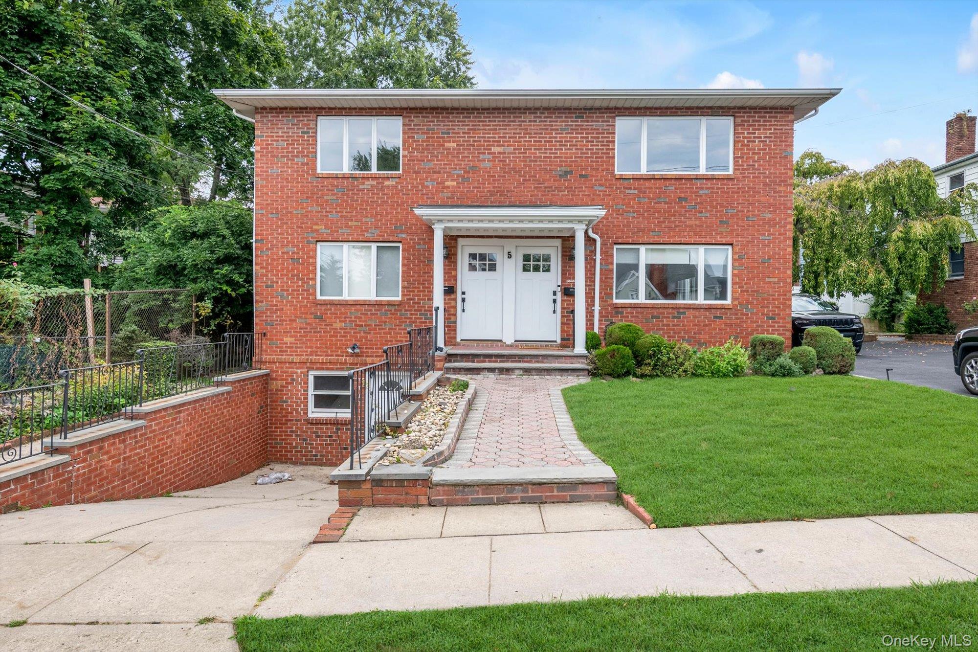 5 Linwood Road N, Port Washington NY 11050