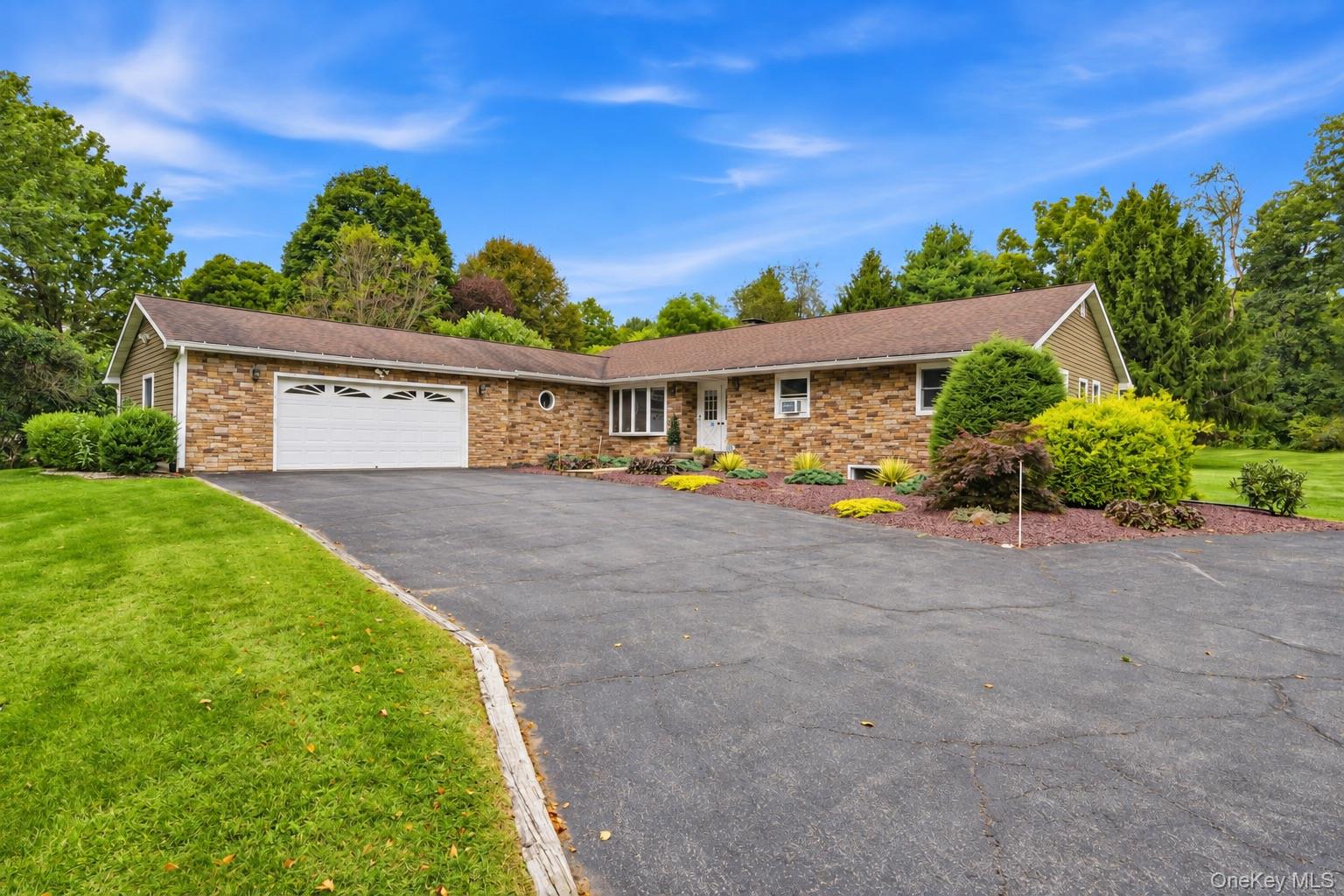 27 Bobolink Lane, Salt Point NY 12578