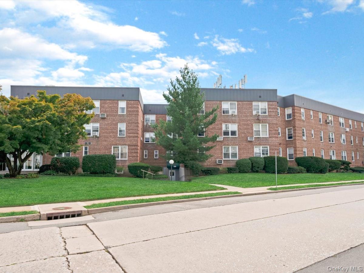 530 Dubois Avenue Unit 2C, Valley Stream NY 11581