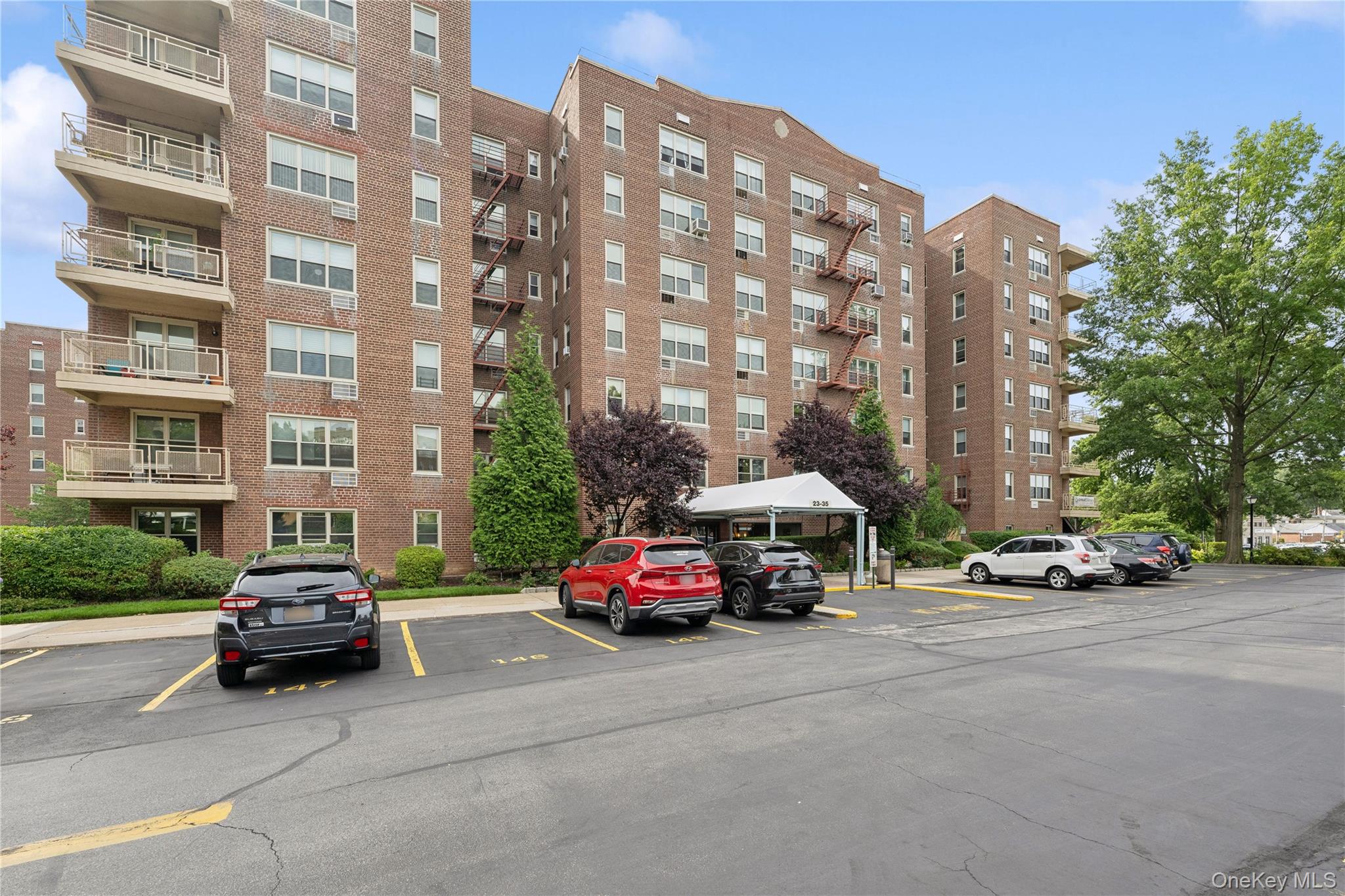23-35 Bell Blvd. Unit 4H, Bayside NY 11360