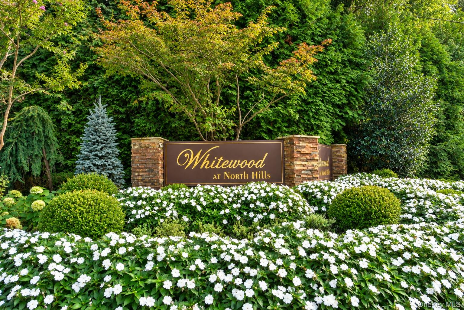 19 Woodcrest Drive, Roslyn NY 11576