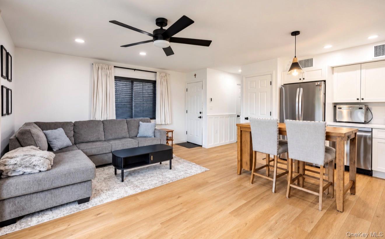1 Anchorage way Unit 1101, Freeport NY 11520