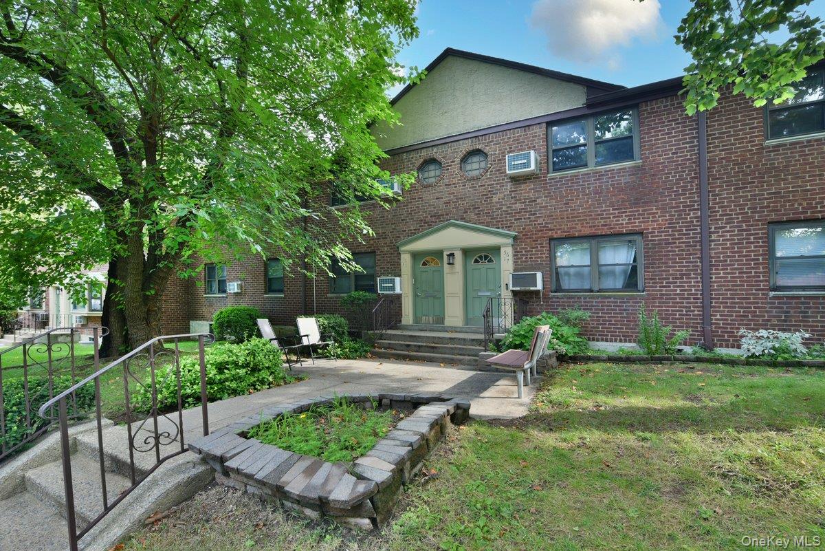 56-15 244 Street Unit Upper, Douglaston NY 11362