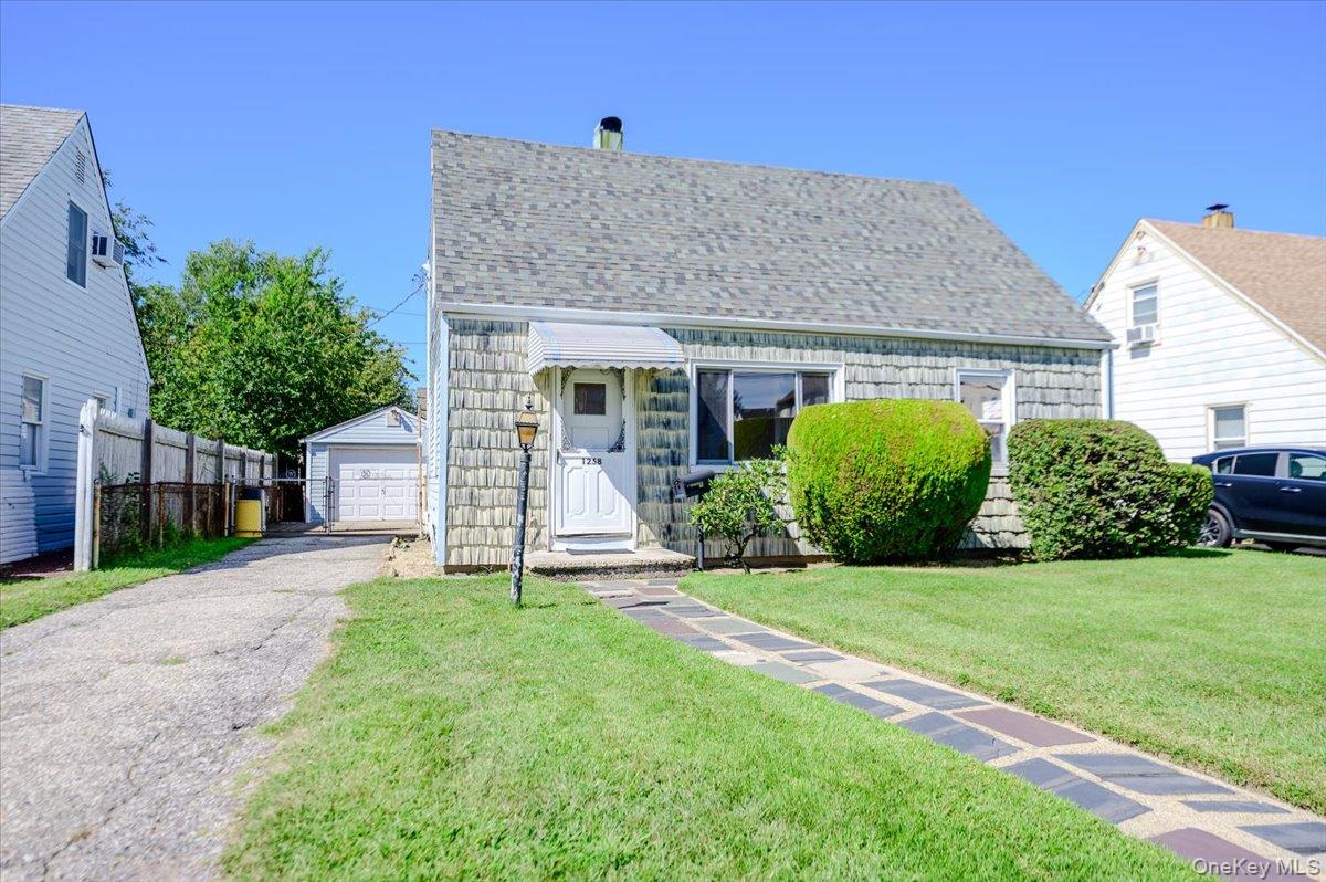 1258 Waverly Street, Hewlett NY 11557