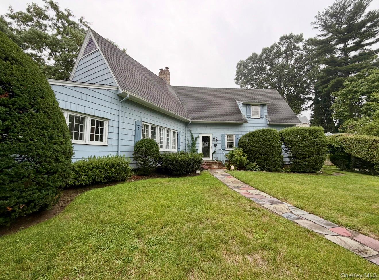 371 Grosvenor Street, Douglaston NY 11363