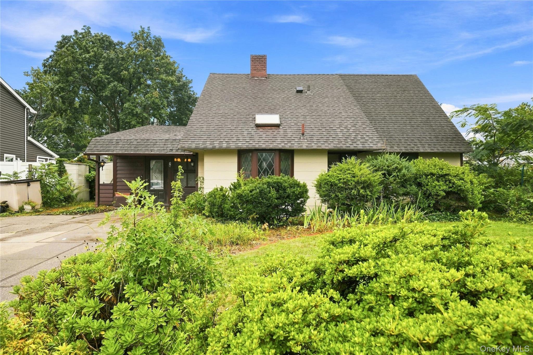 75 Weaving Lane, Wantagh NY 11793