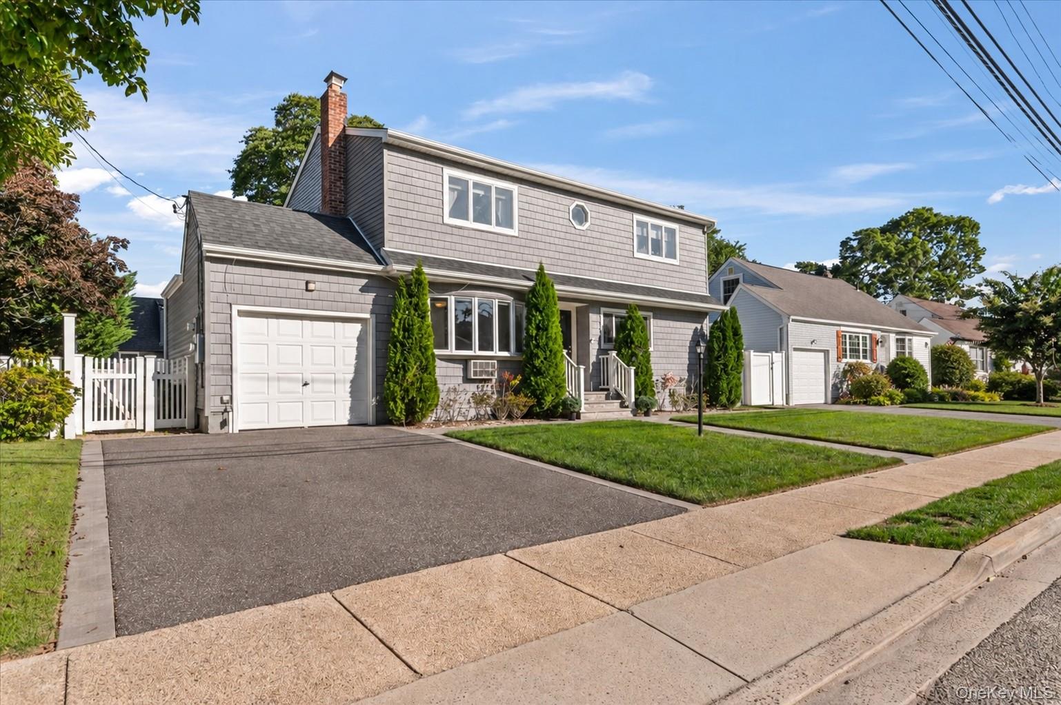 89 3rd Avenue, Massapequa Park NY 11762