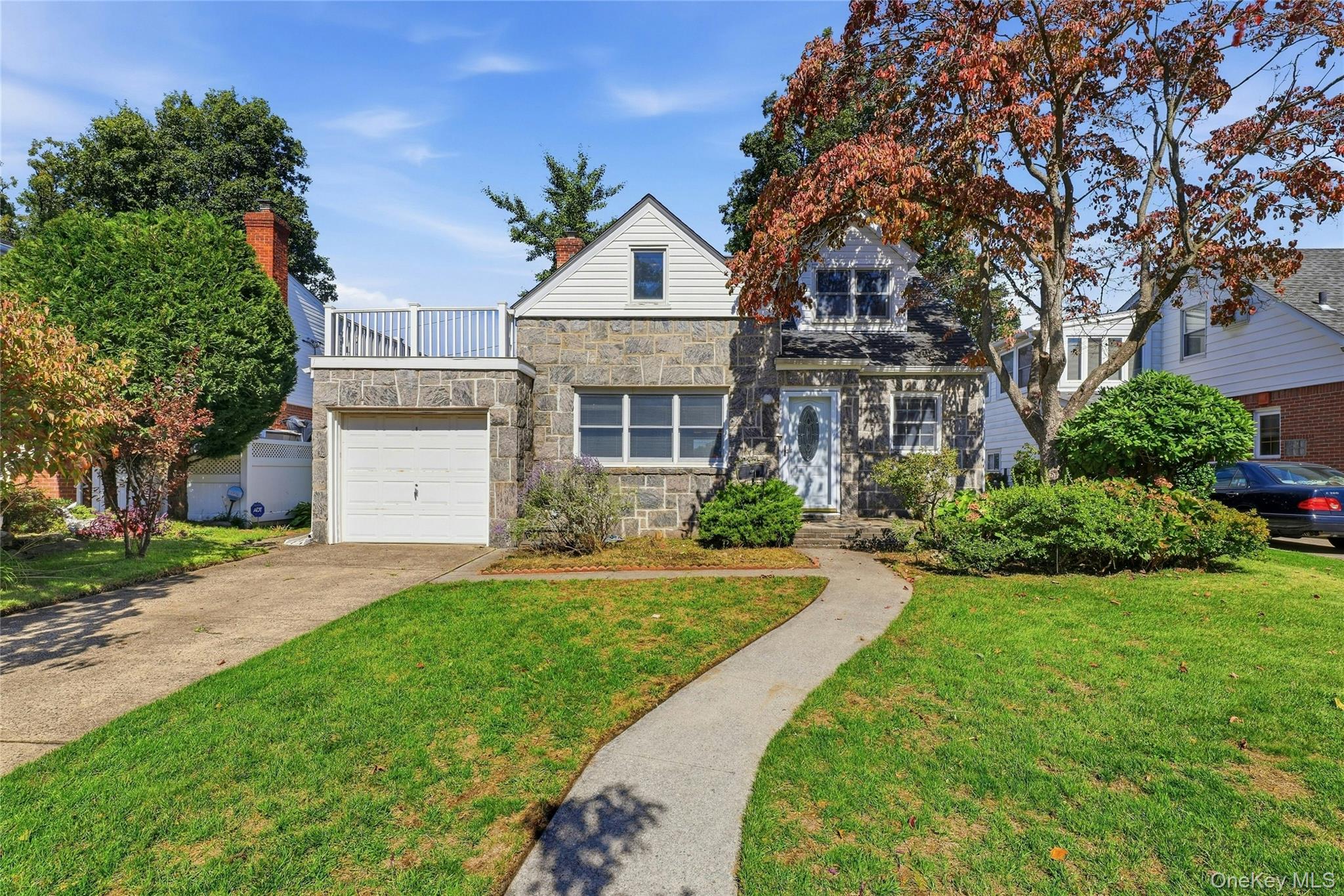 41 Oak Drive, New Hyde Park NY 11040
